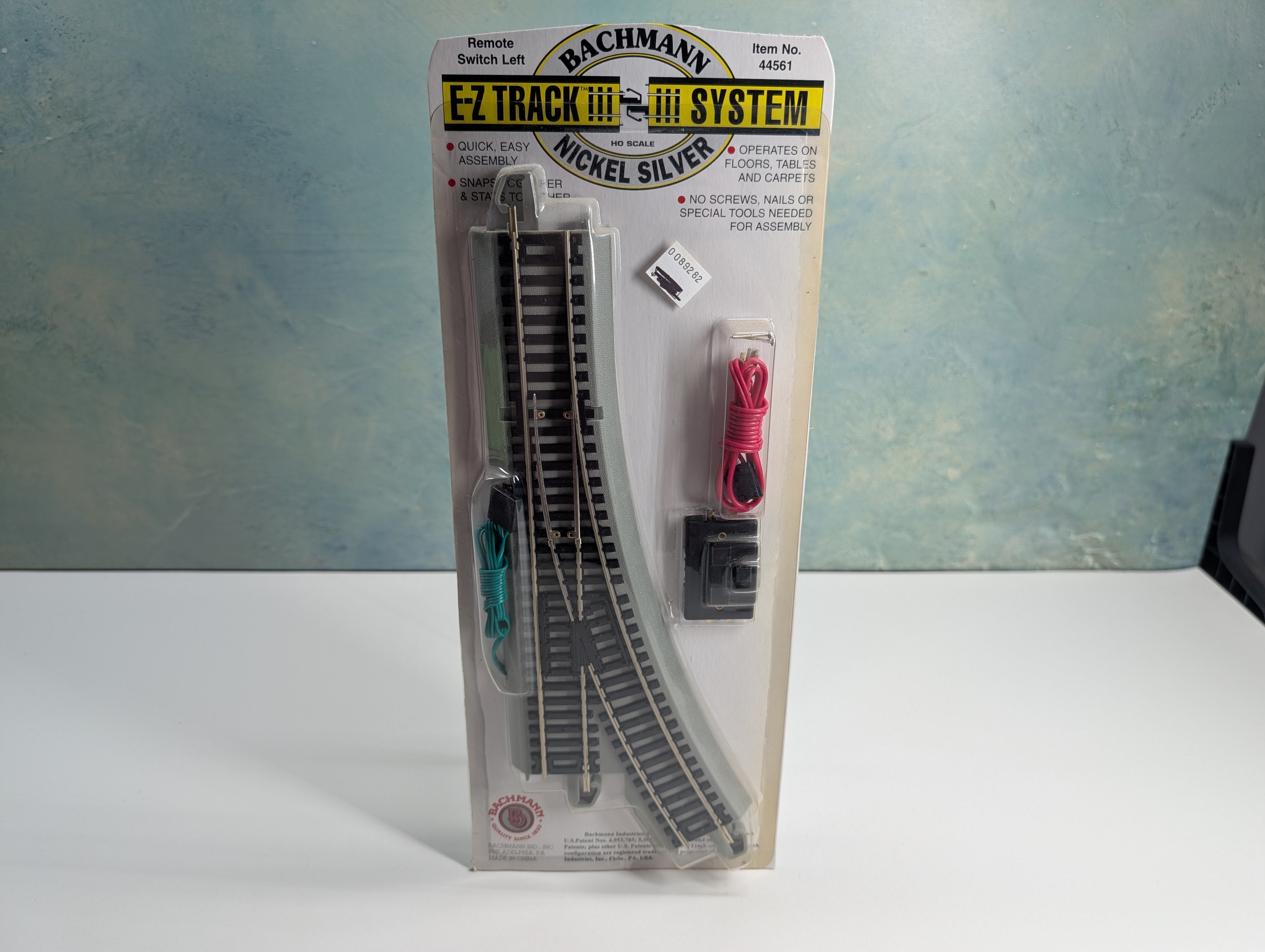 Bachmann 44561 HO Scale E-Z Track Remote Turnout Left, Gray Roadbed