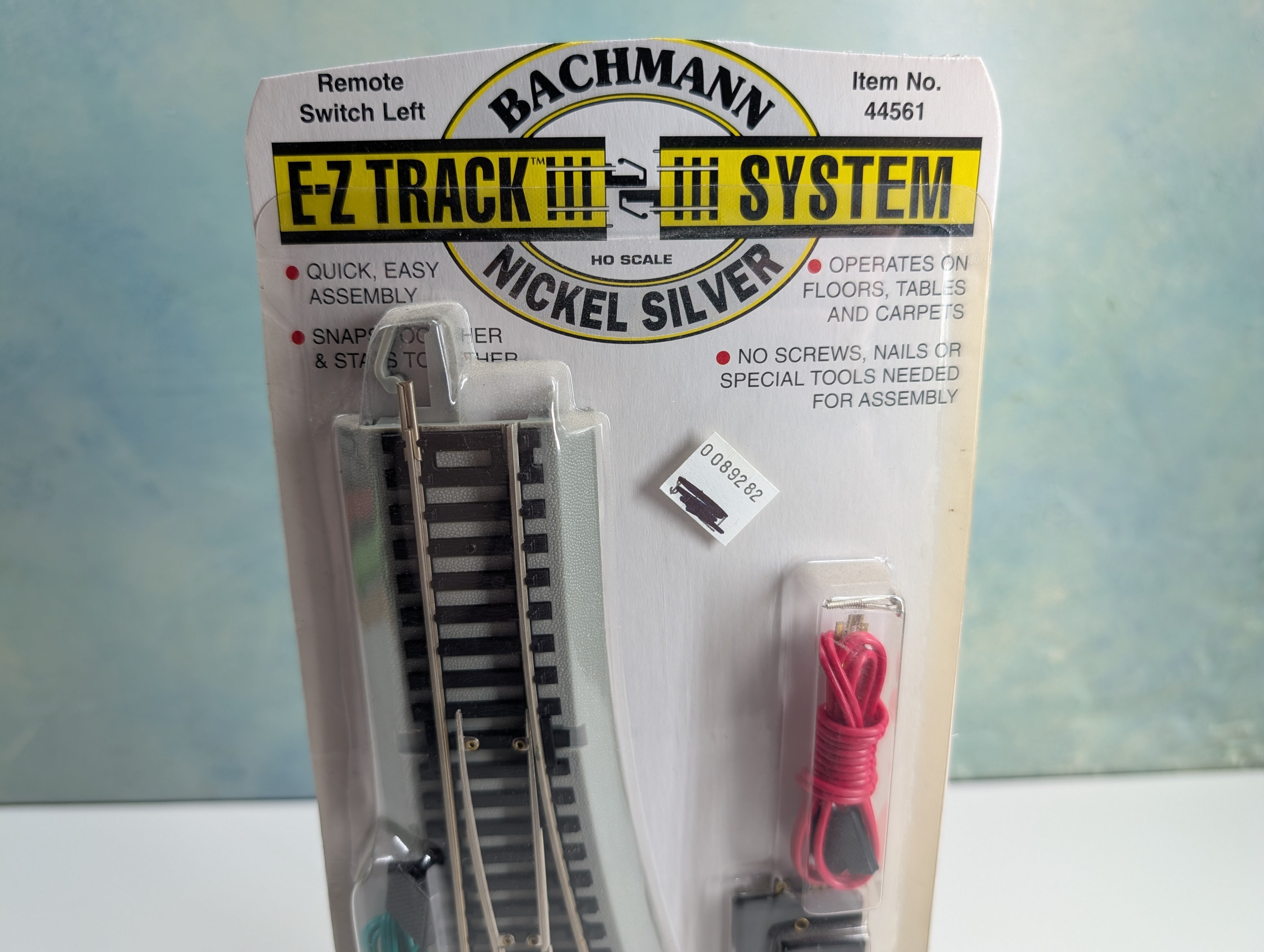 Bachmann 44561 HO Scale E-Z Track Remote Turnout Left, Gray Roadbed