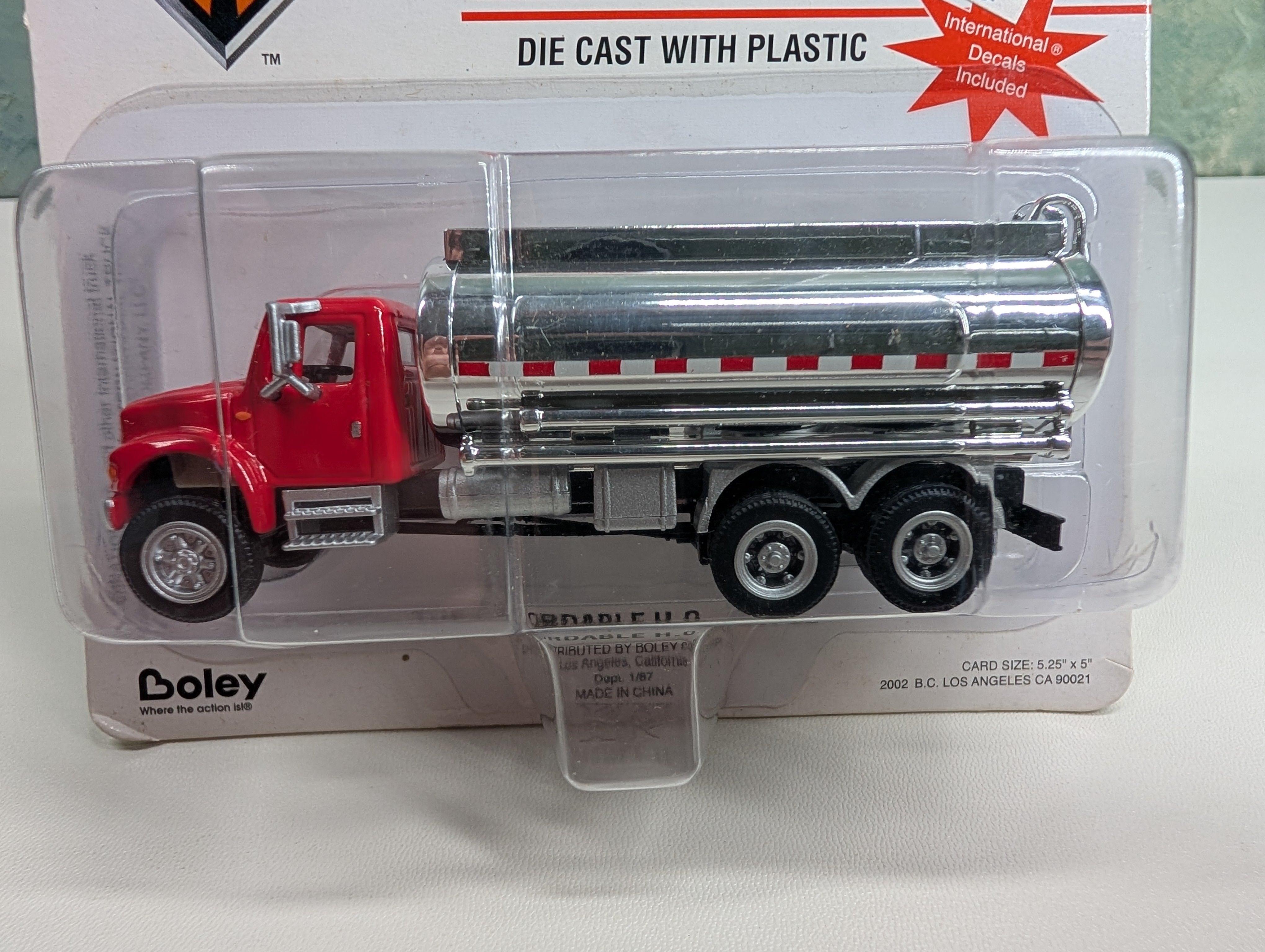 Boley 4009-16 HO Scale International Tanker with Red Cab