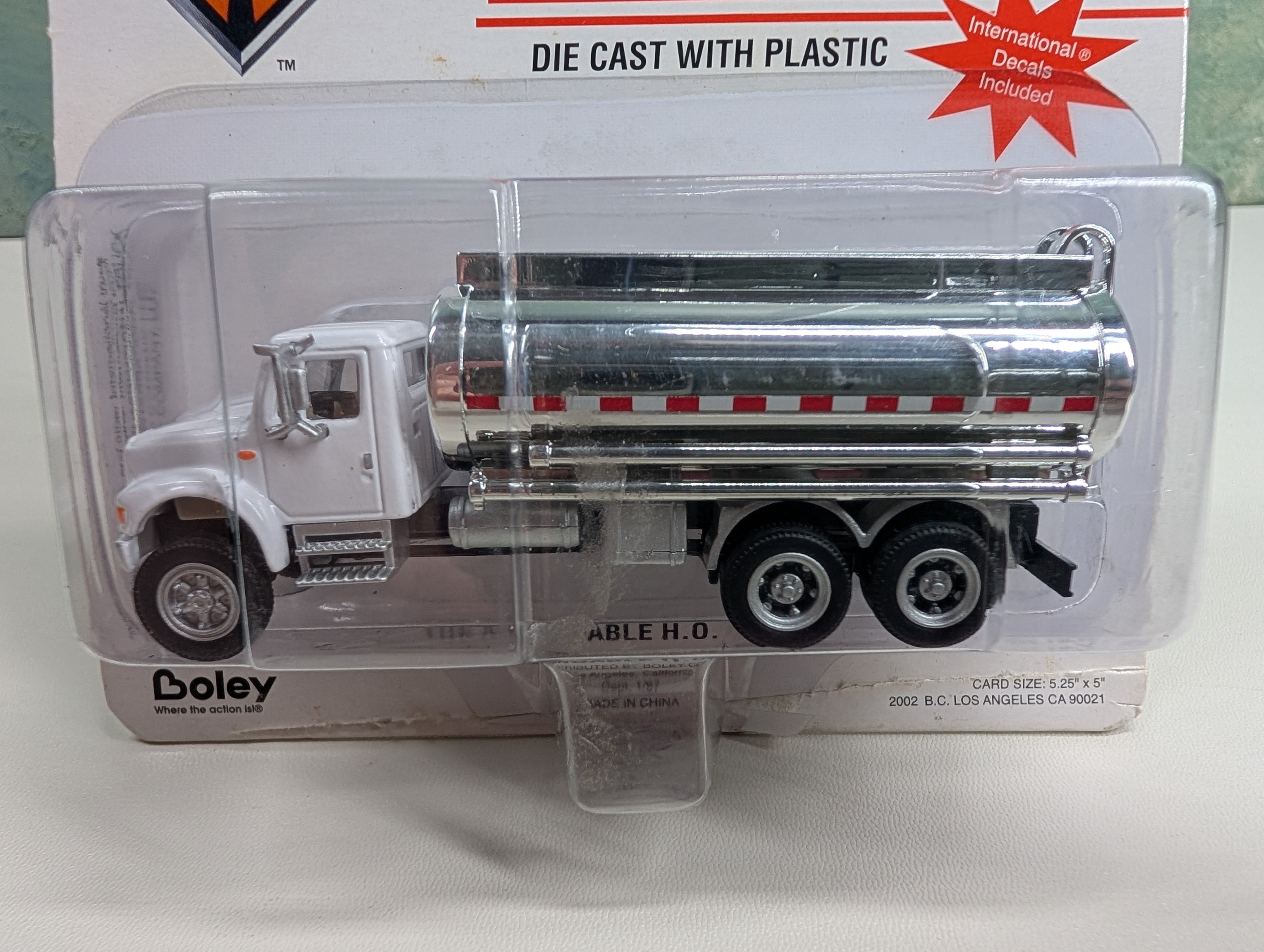 Boley 4009-76 HO Scale International Tanker with White Cab