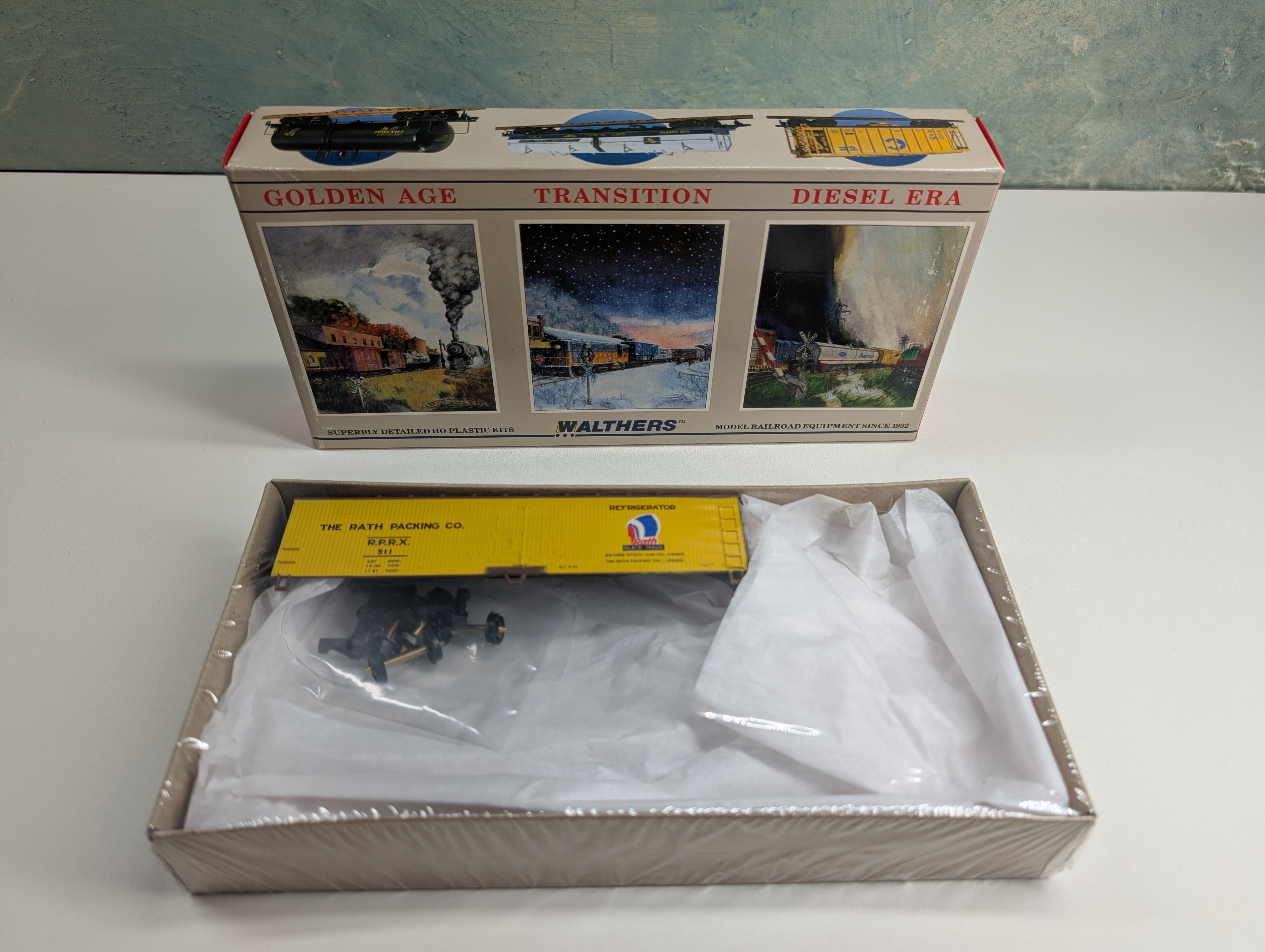 Walthers 932-2429 HO Scale 40' Wood End Reefer Rath Packing Co RPRX #511 KIT