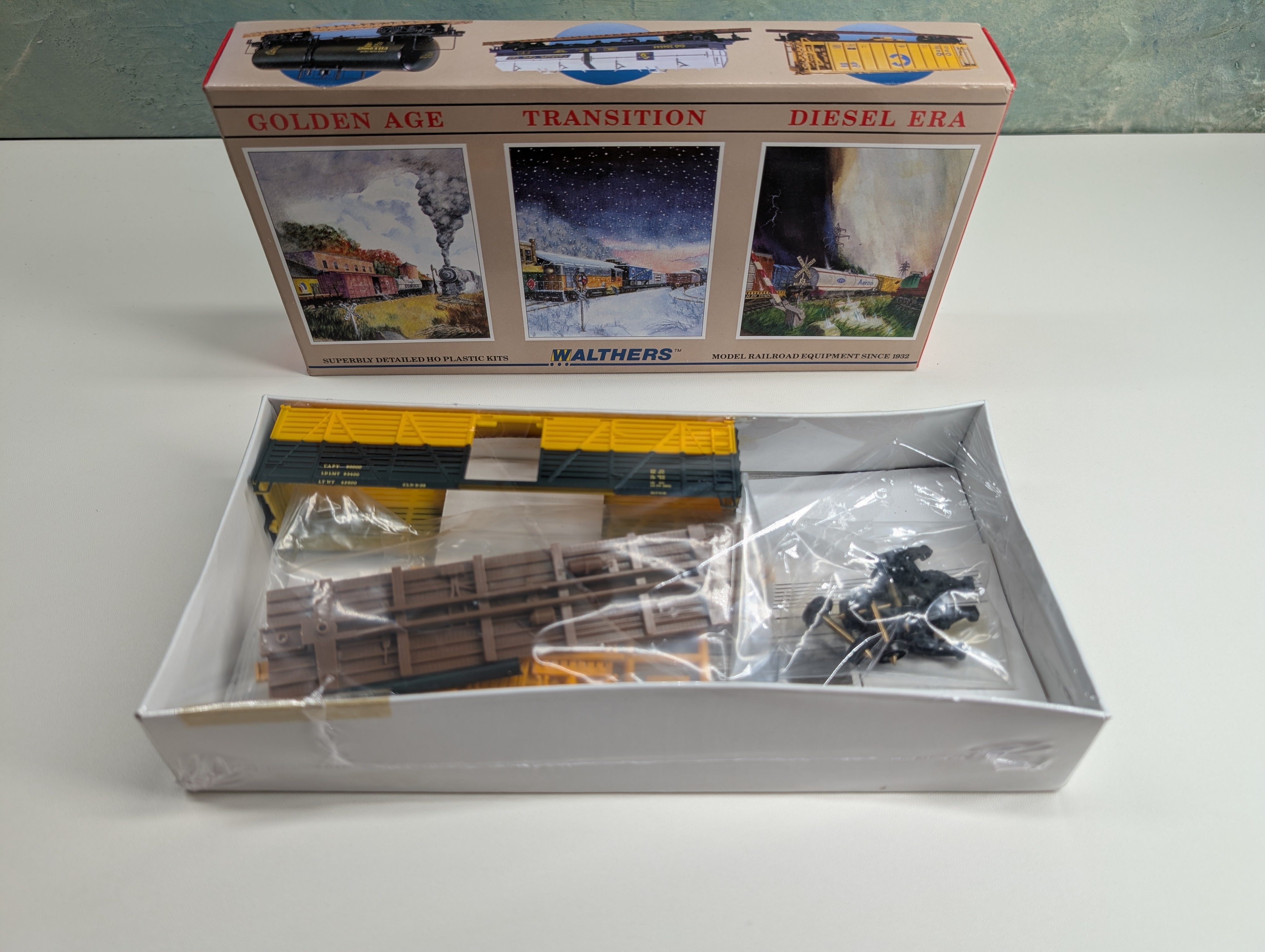 Walthers 932-3414 HO Scale 40' Stock Car Chicago & North Western C&NW #14536 KIT