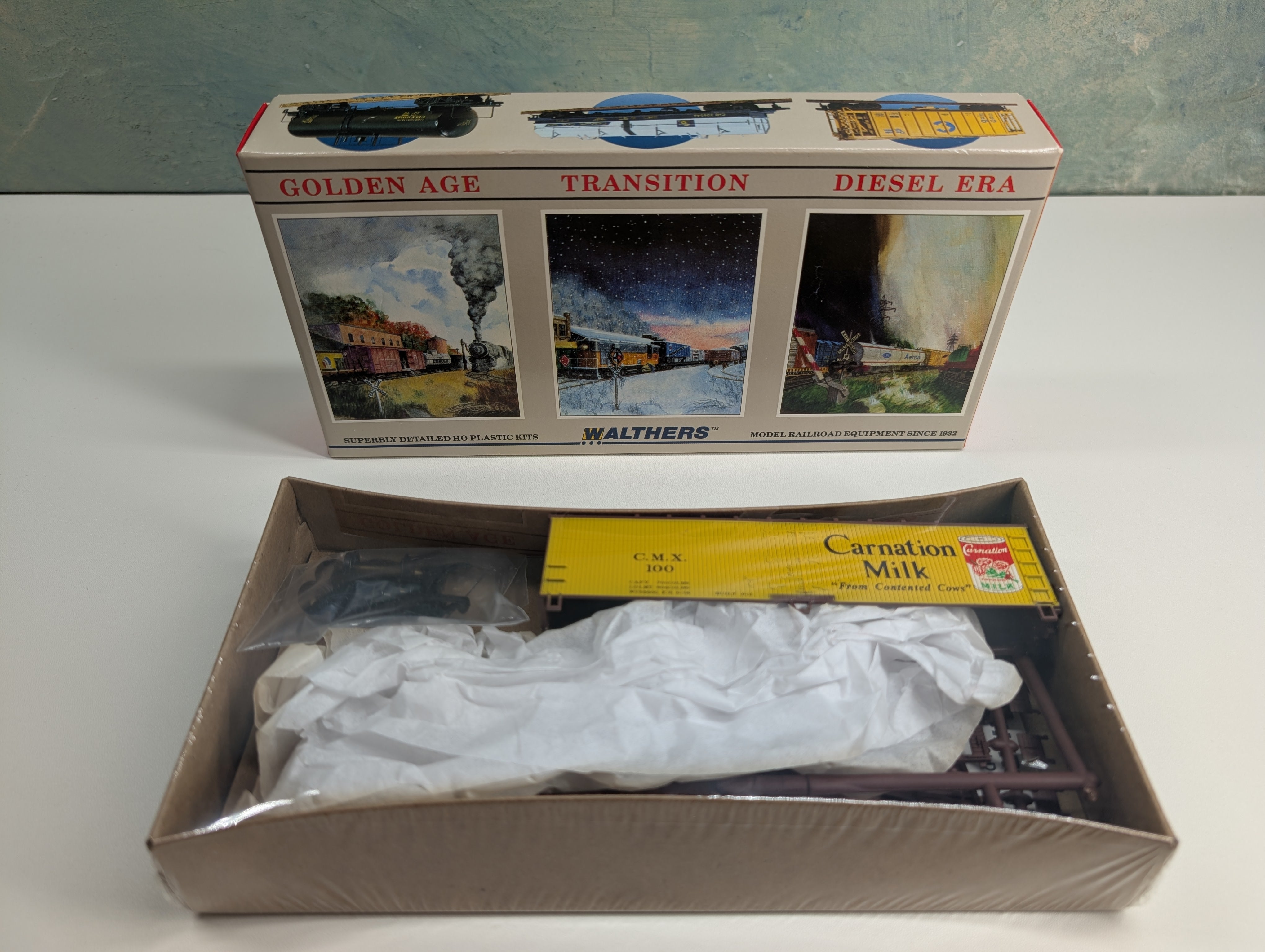 Walthers 932-2479 HO Scale 40' Wood End Billboard Reefer Carnation Milk CMX #100 KIT