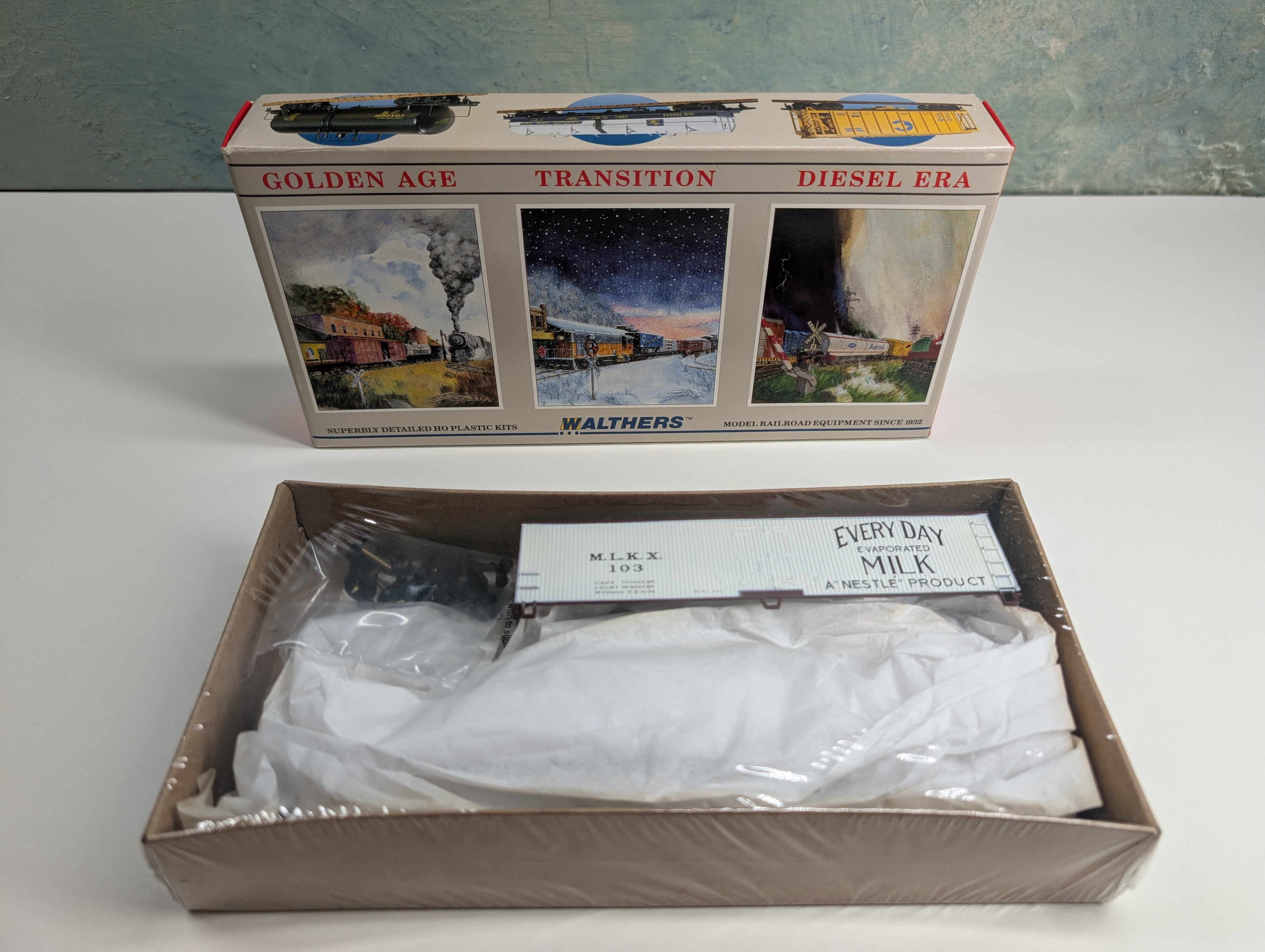 Walthers 932-2481 HO Scale 40' Wood End Billboard Reefer Nestle Evaporated Milk MLKX #103 KIT