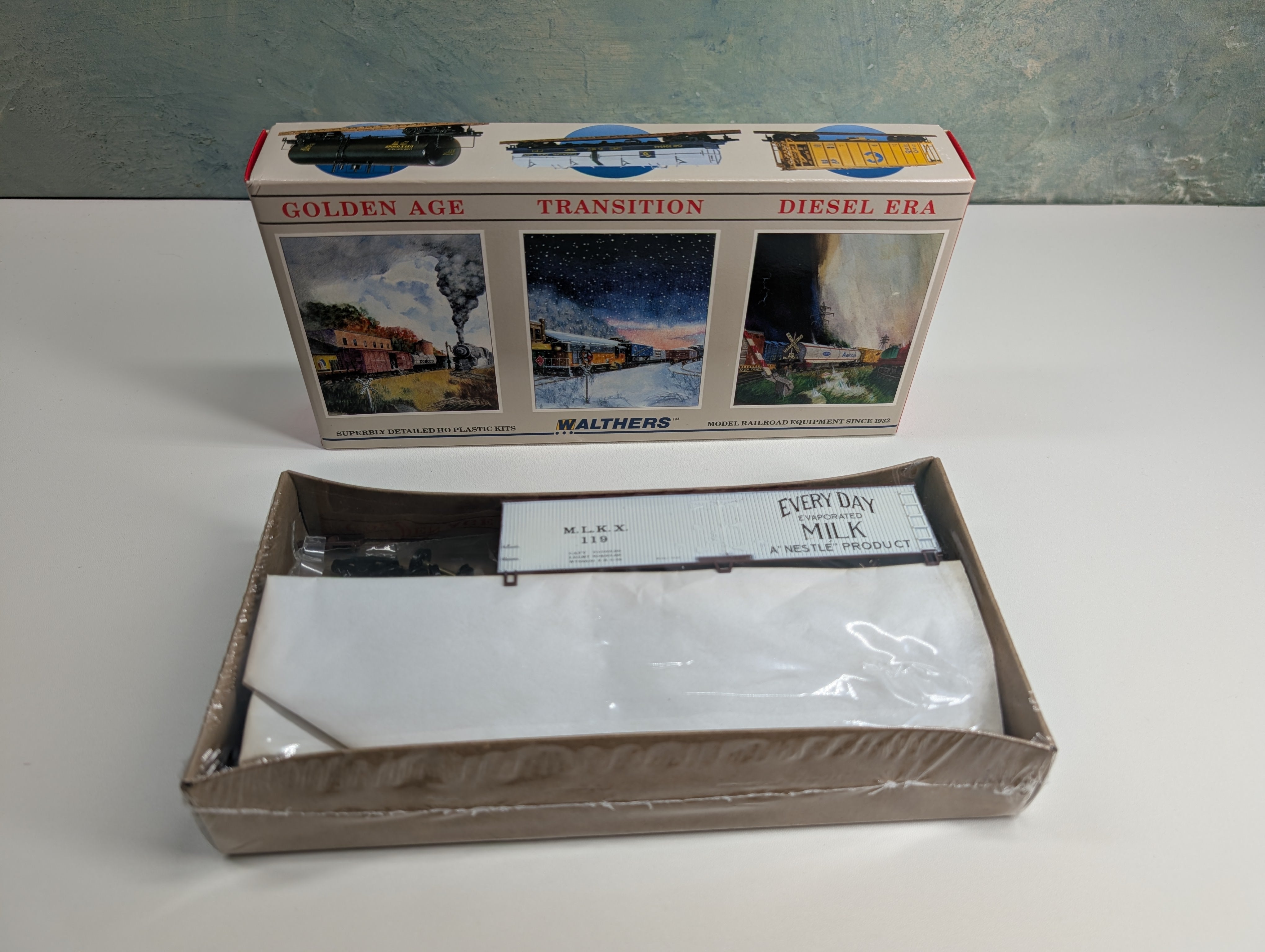 Walthers 932-2481 HO Scale 40' Wood End Billboard Reefer Nestle Evaporated Milk MLKX #119 KIT