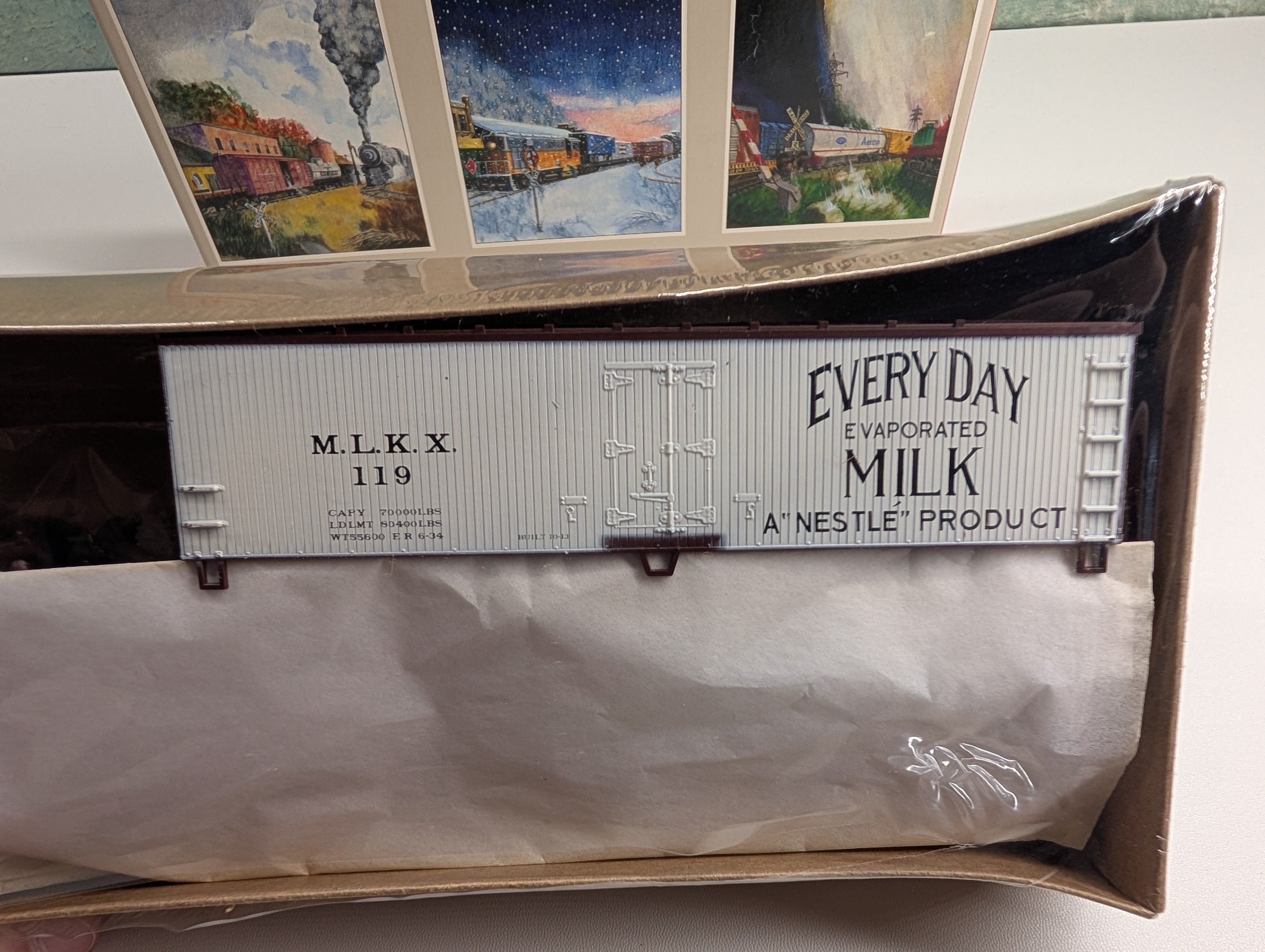 Walthers 932-2481 HO Scale 40' Wood End Billboard Reefer Nestle Evaporated Milk MLKX #119 KIT