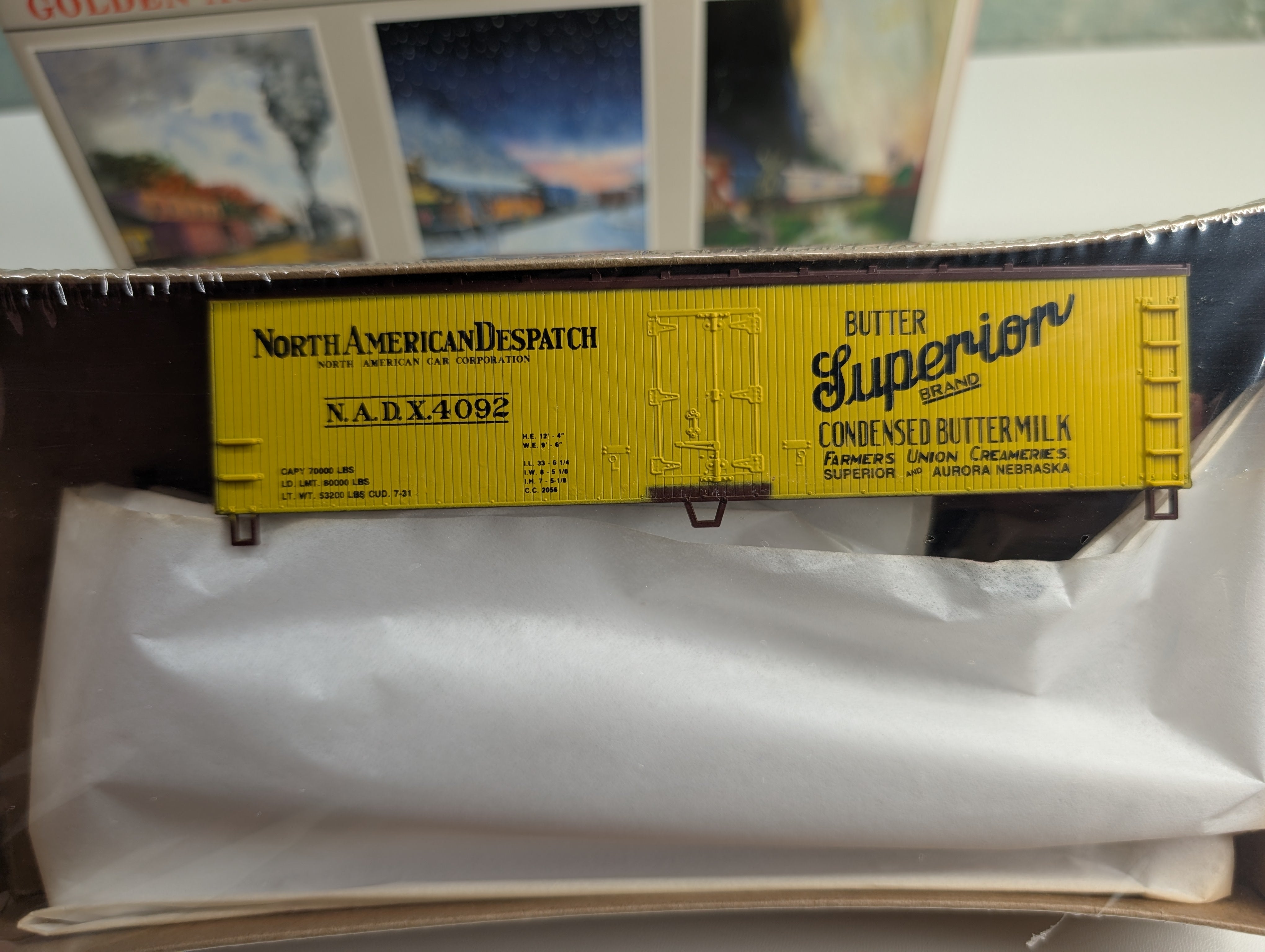 Walthers 932-2483 HO Scale 40' Wood End Billboard Reefer North American Despatch NADX #4092 Superior Butter Condensed Buttermilk KIT