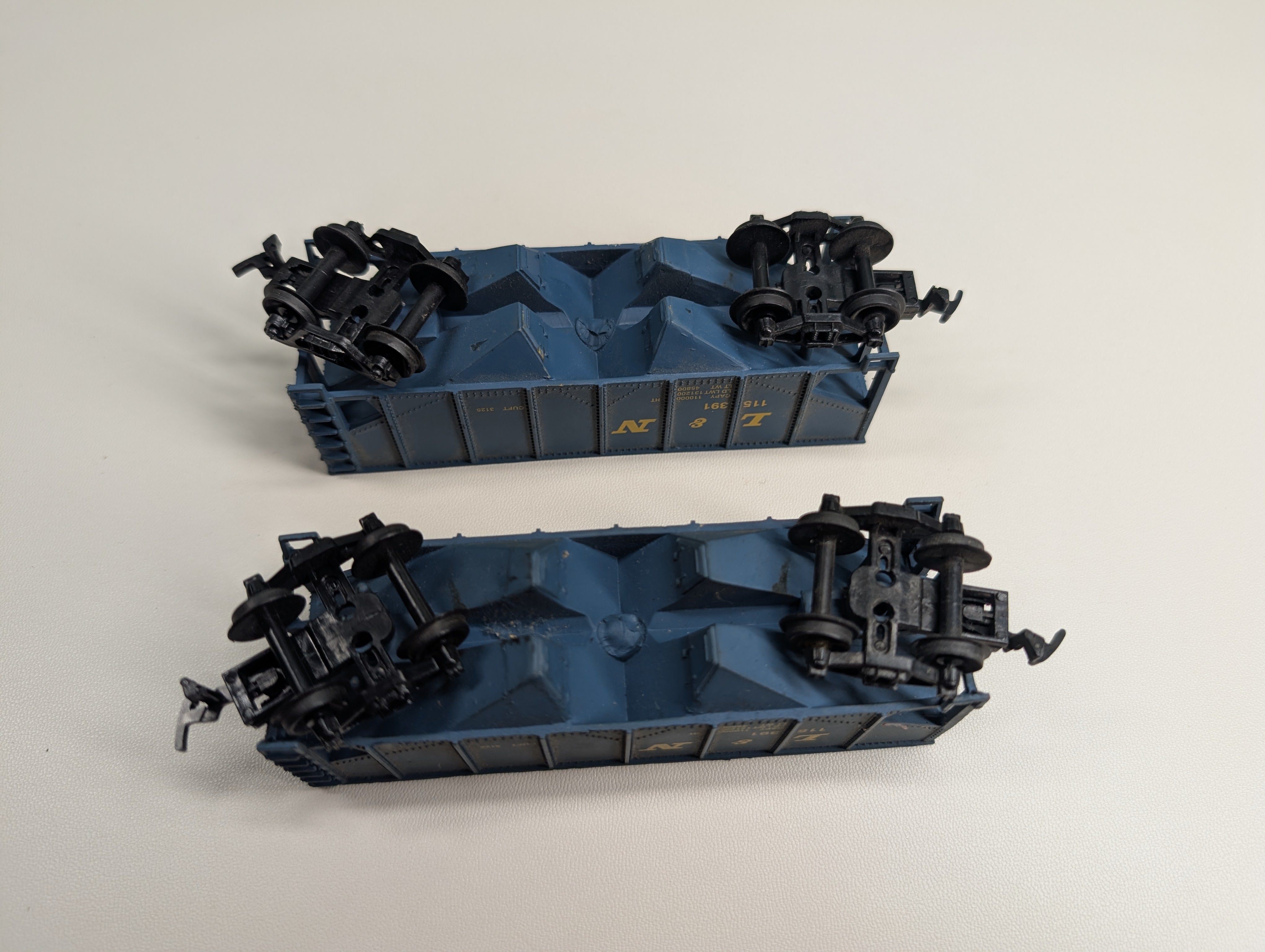 USED HO Scale Lot of 2 Bay Hoppers Louisville & Nashville L&N #115391 (2 pcs)