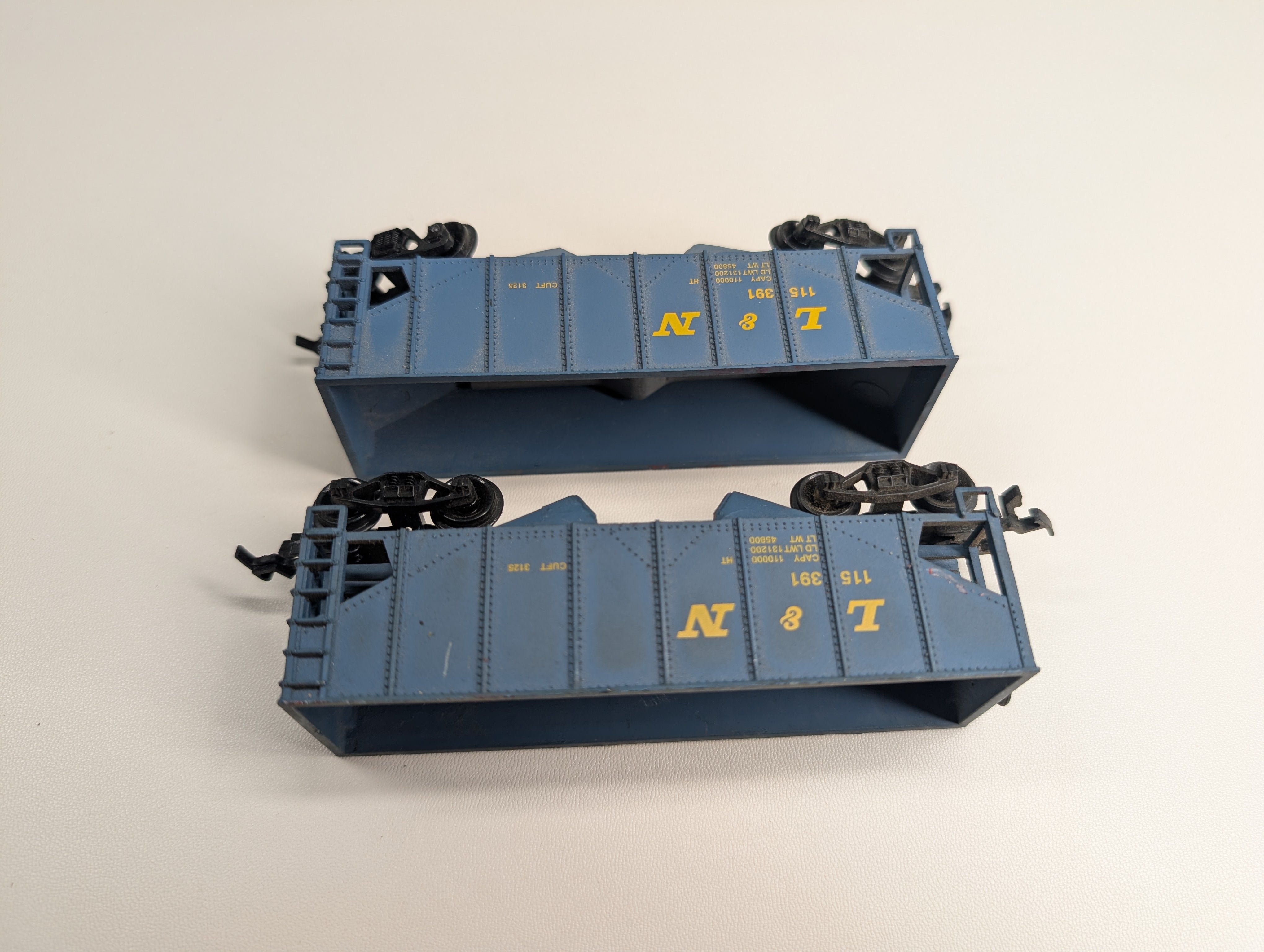 USED HO Scale Lot of 2 Bay Hoppers Louisville & Nashville L&N #115391 (2 pcs)