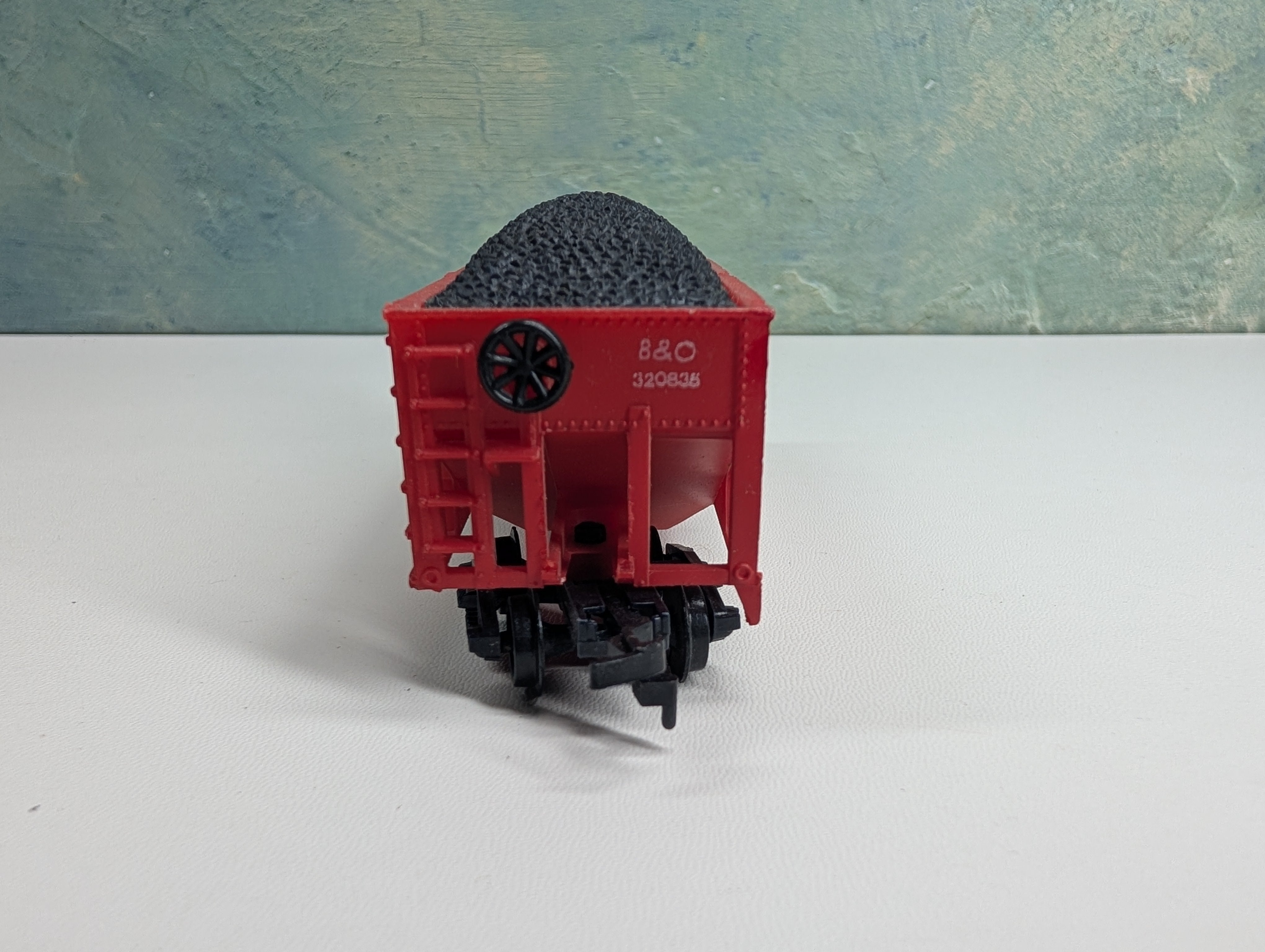 USED HO Scale 2 Bay Hopper w/ Coal Baltimore and Ohio B&O #320835