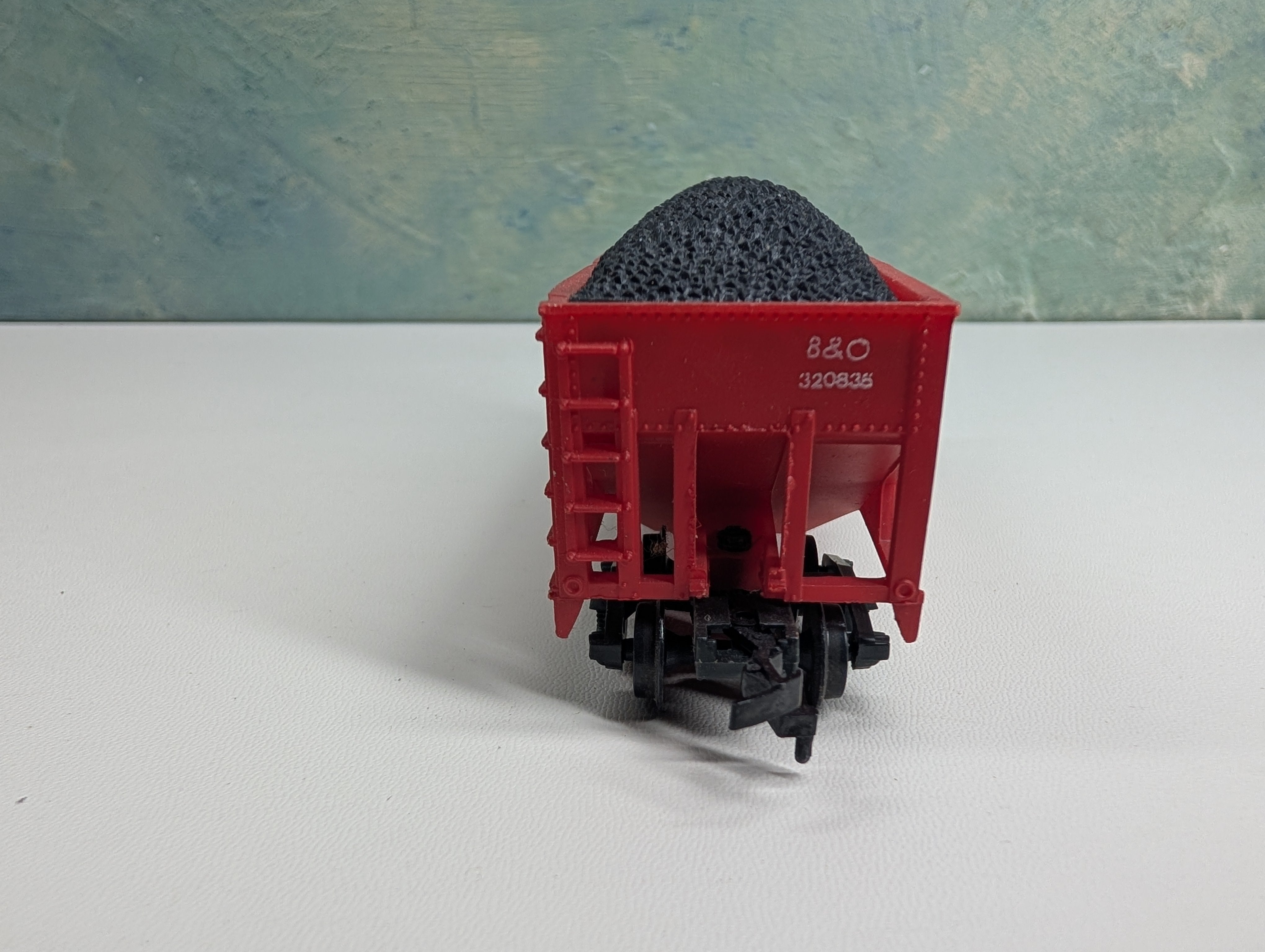 USED HO Scale 2 Bay Hopper w/ Coal Baltimore and Ohio B&O #320835