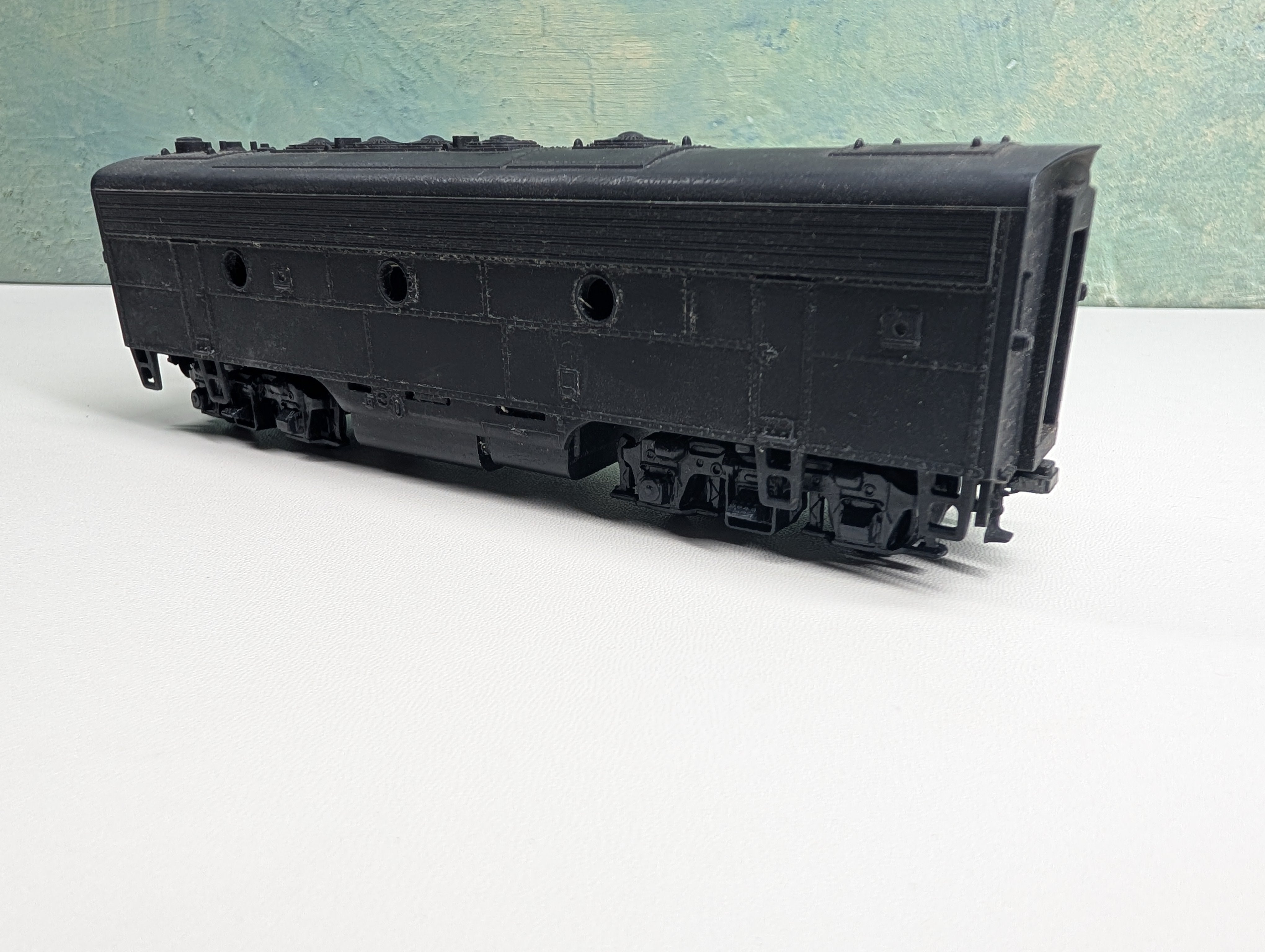 USED Athearn HO Scale Undecorated B Unit (Unpowered)