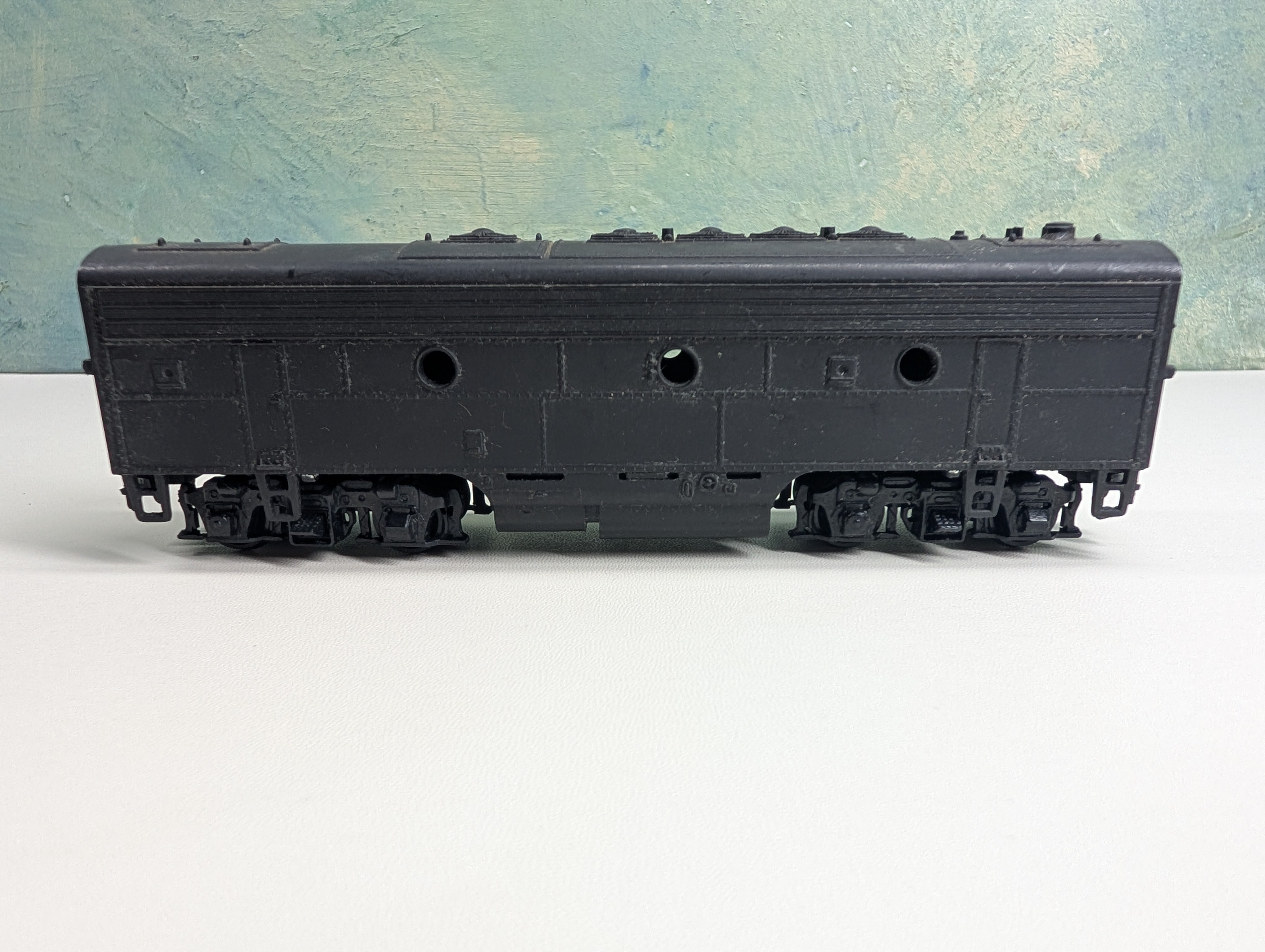 USED Athearn HO Scale Undecorated B Unit (Unpowered)