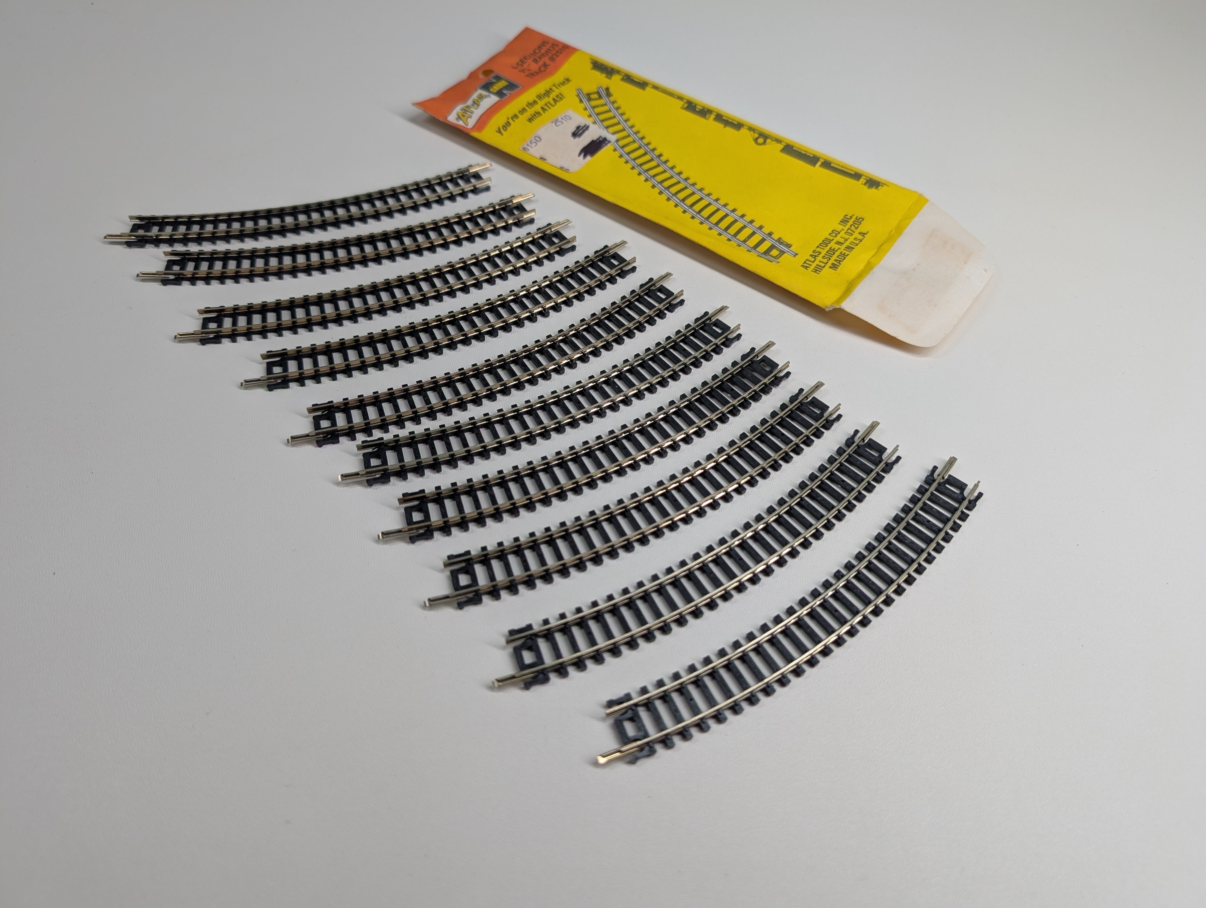 Atlas 2510 N Scale 9 3/4" Radius Curve Track, Nickel Silver (10 pcs)