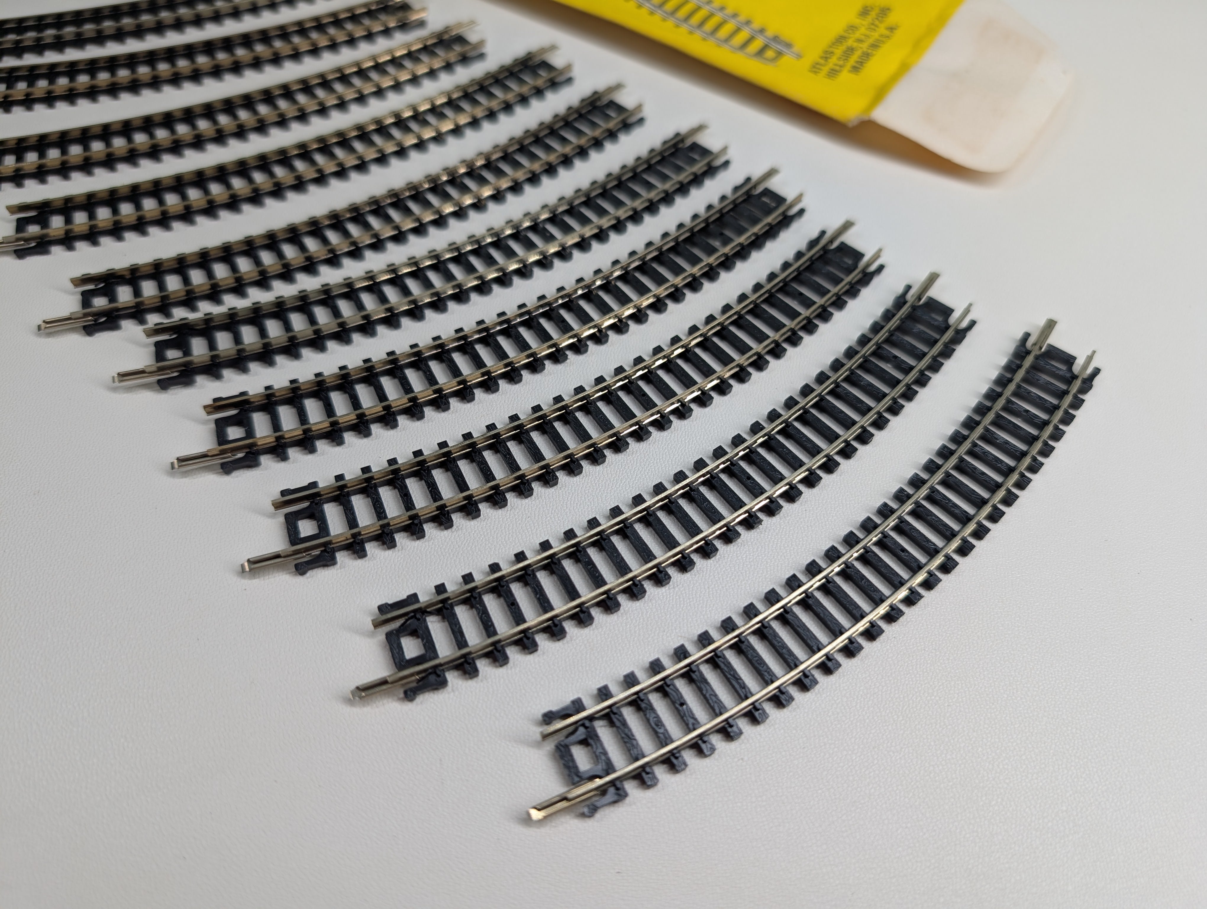 Atlas 2510 N Scale 9 3/4" Radius Curve Track, Nickel Silver (10 pcs)