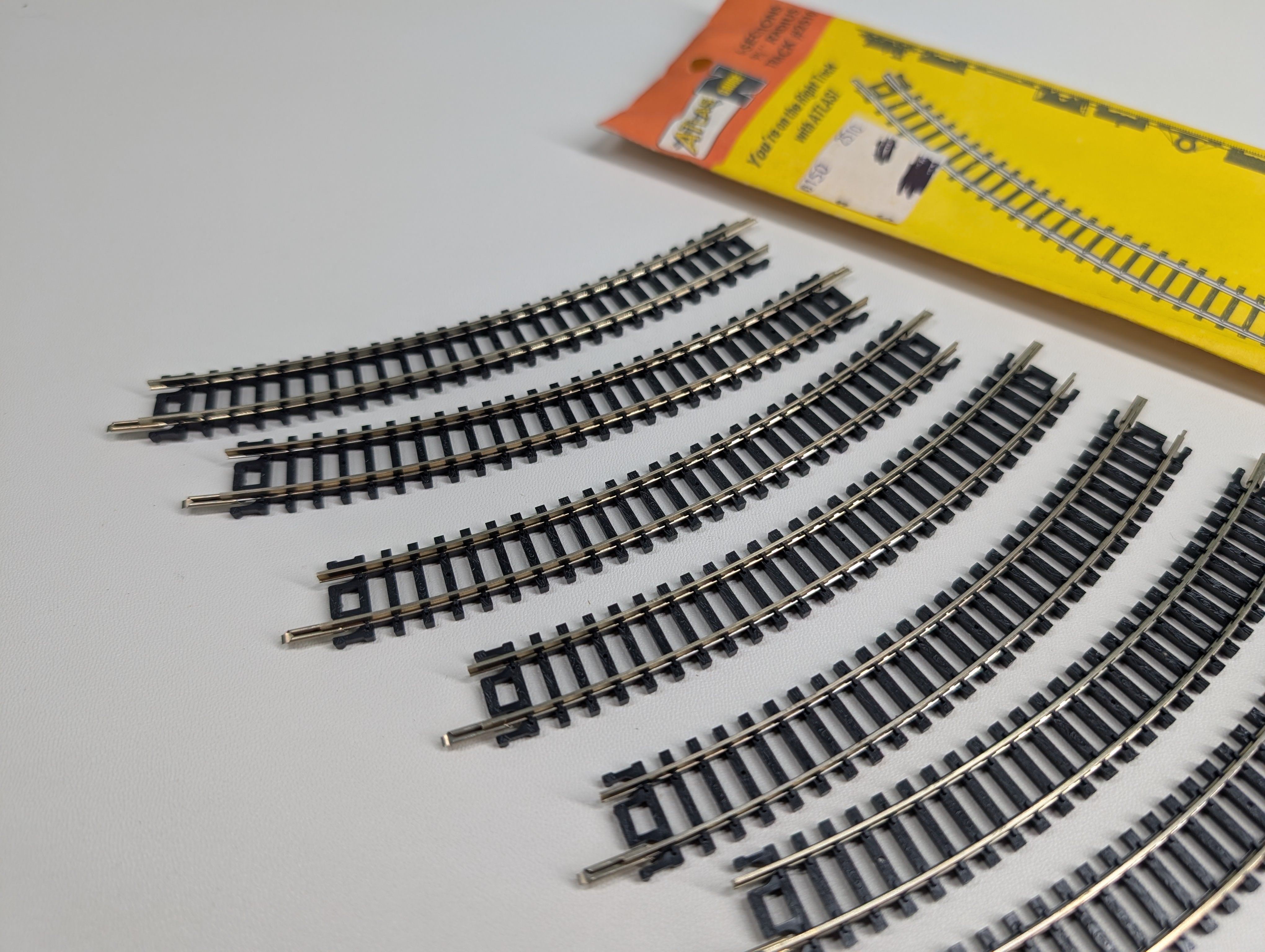 Atlas 2510 N Scale 9 3/4" Radius Curve Track, Nickel Silver (10 pcs)