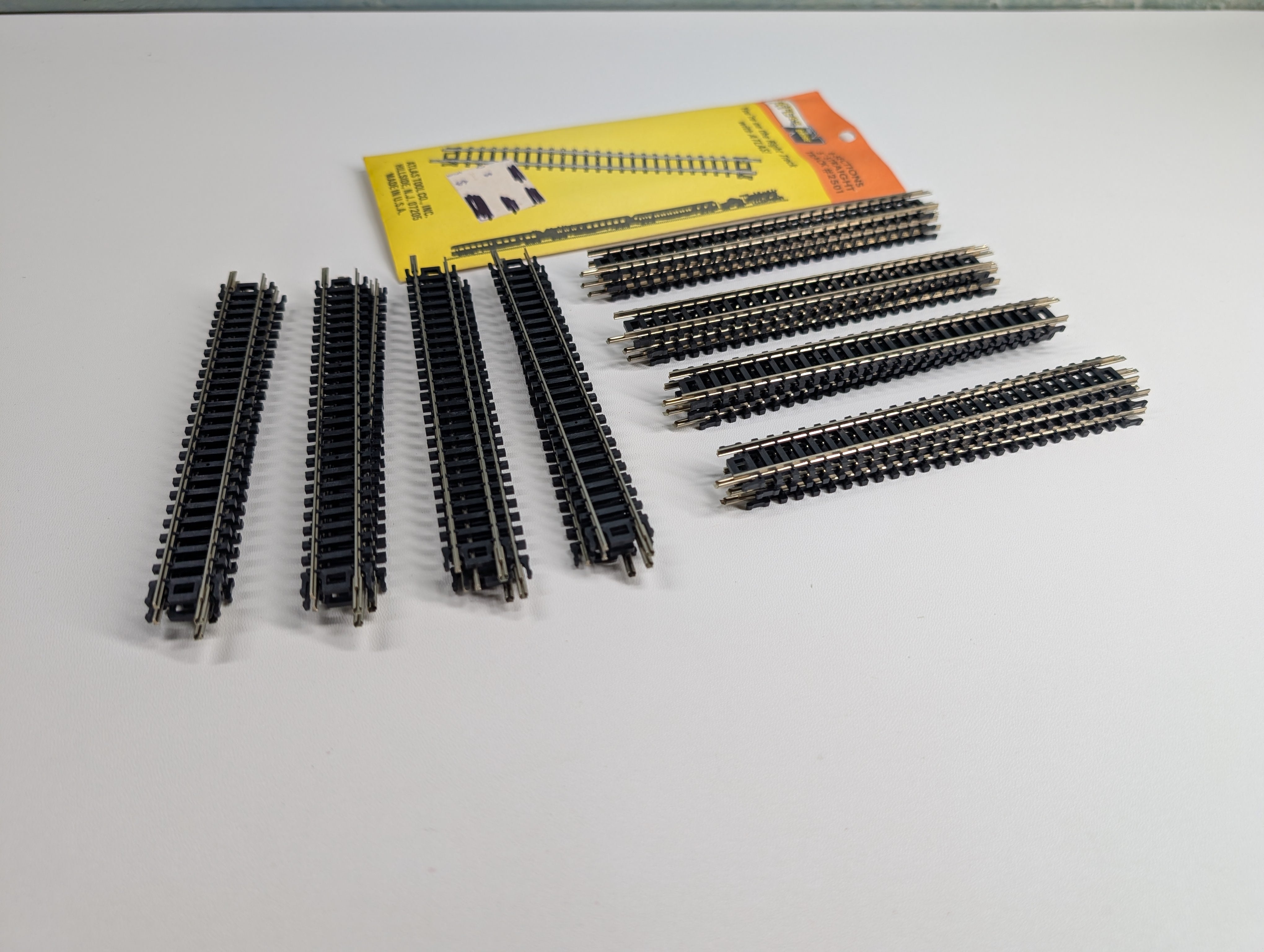 Atlas 2501 N Scale 5" Straight Track, Nickel Silver (24 pcs)