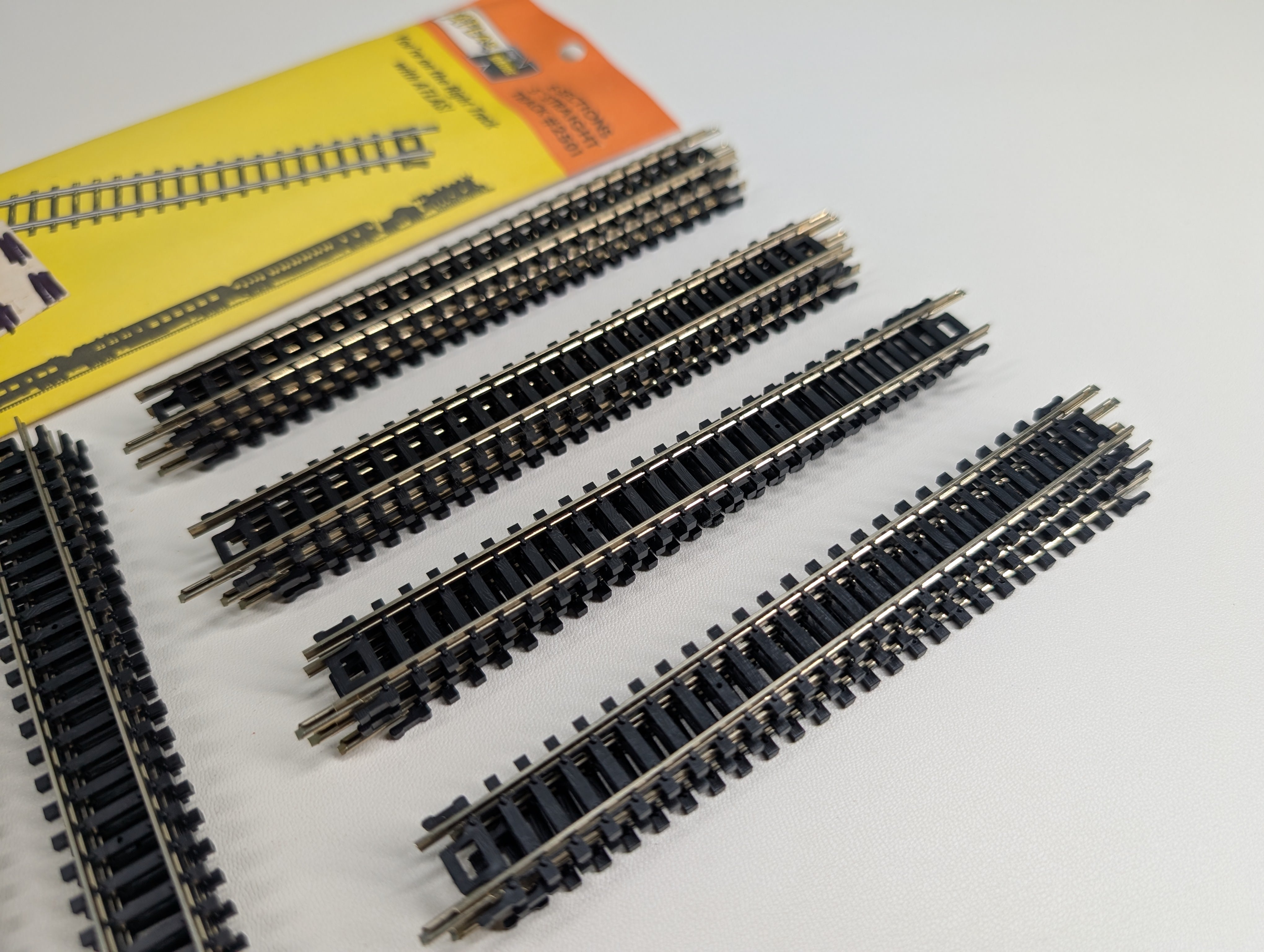 Atlas 2501 N Scale 5" Straight Track, Nickel Silver (24 pcs)