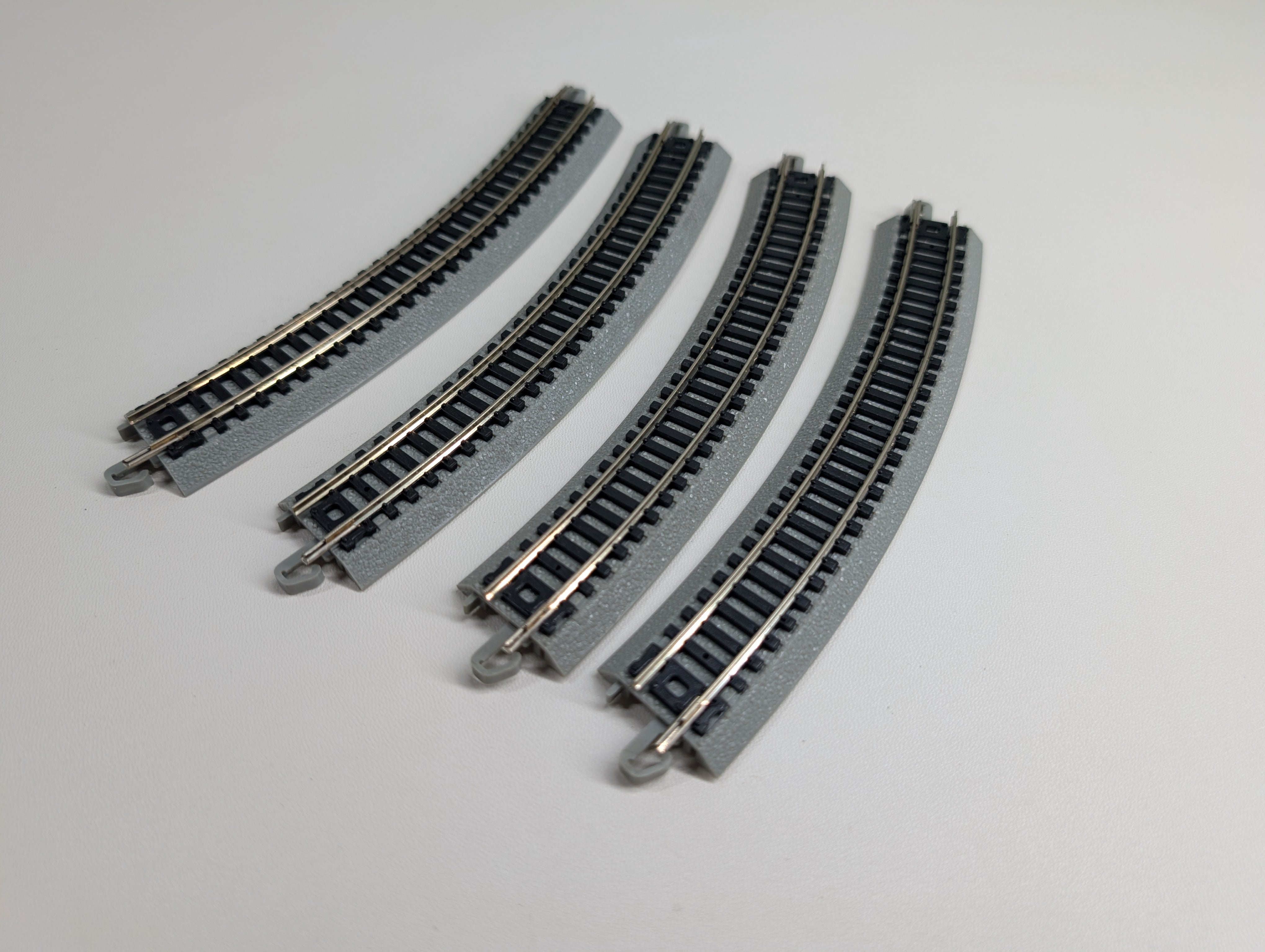 Bachmann 44801 N Scale 11.25'' Radius Curved - Nickel Silver E-Z Track (4 pcs)