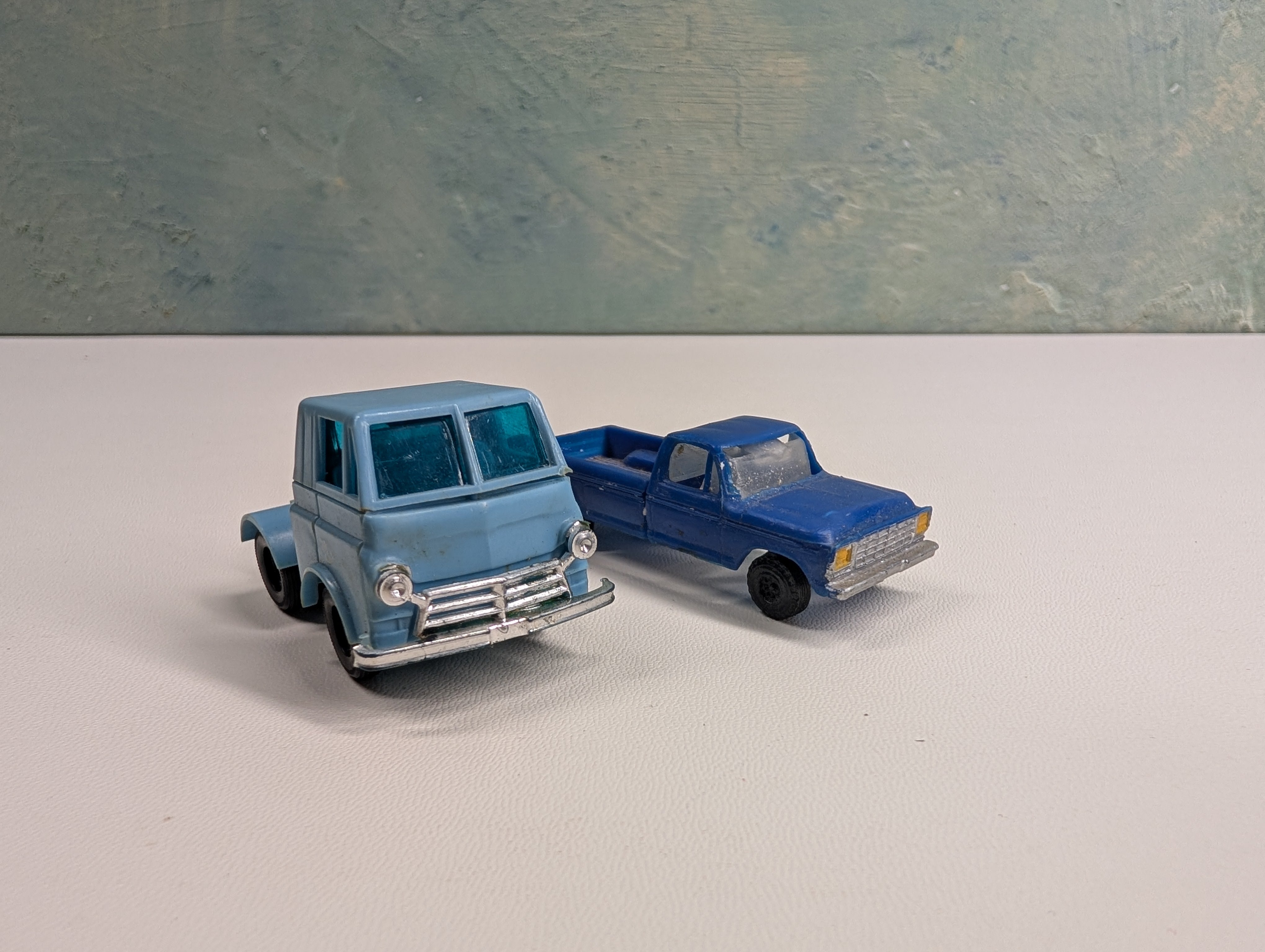 USED HO Scale 2 Blue Trucks