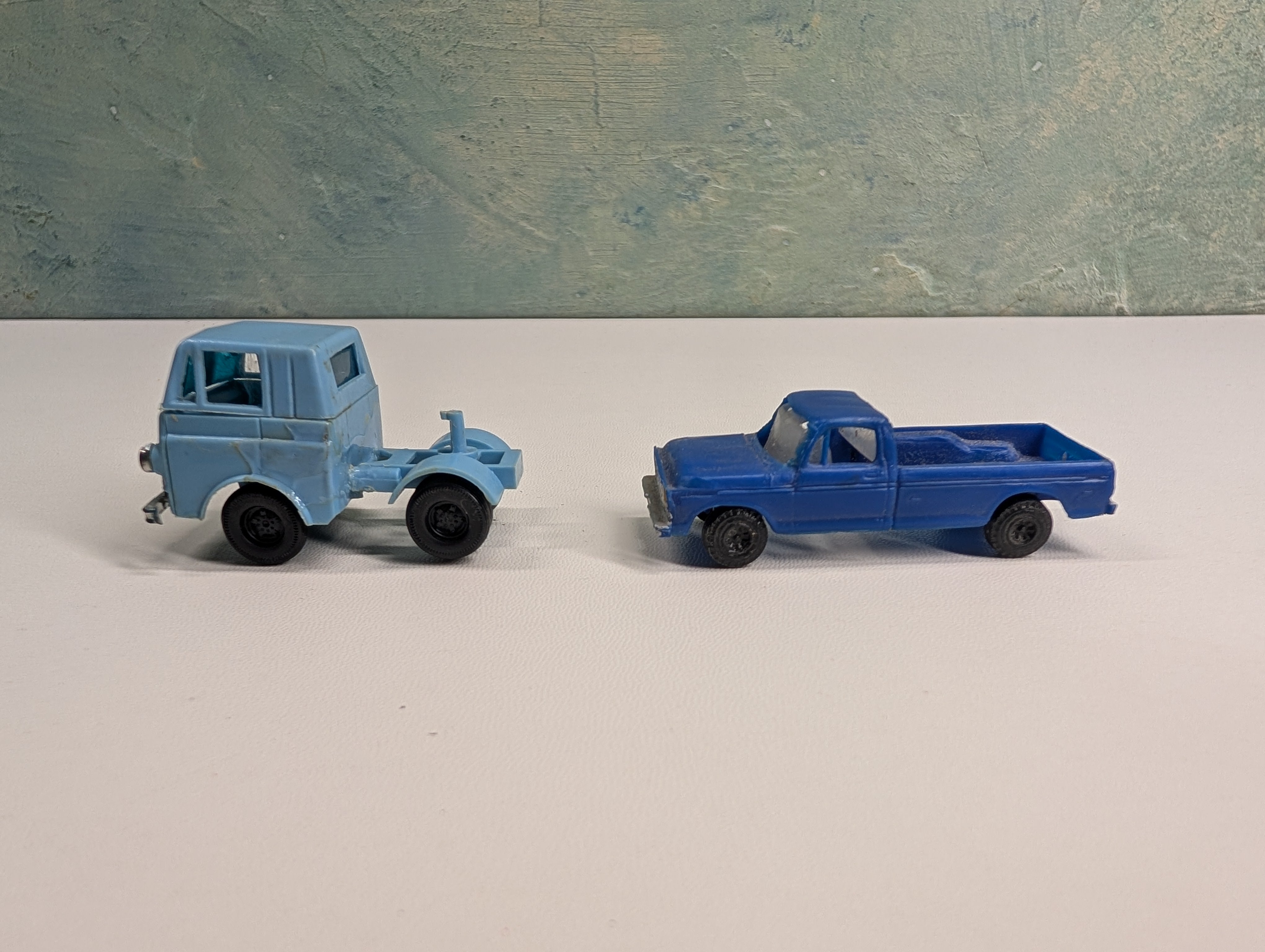 USED HO Scale 2 Blue Trucks