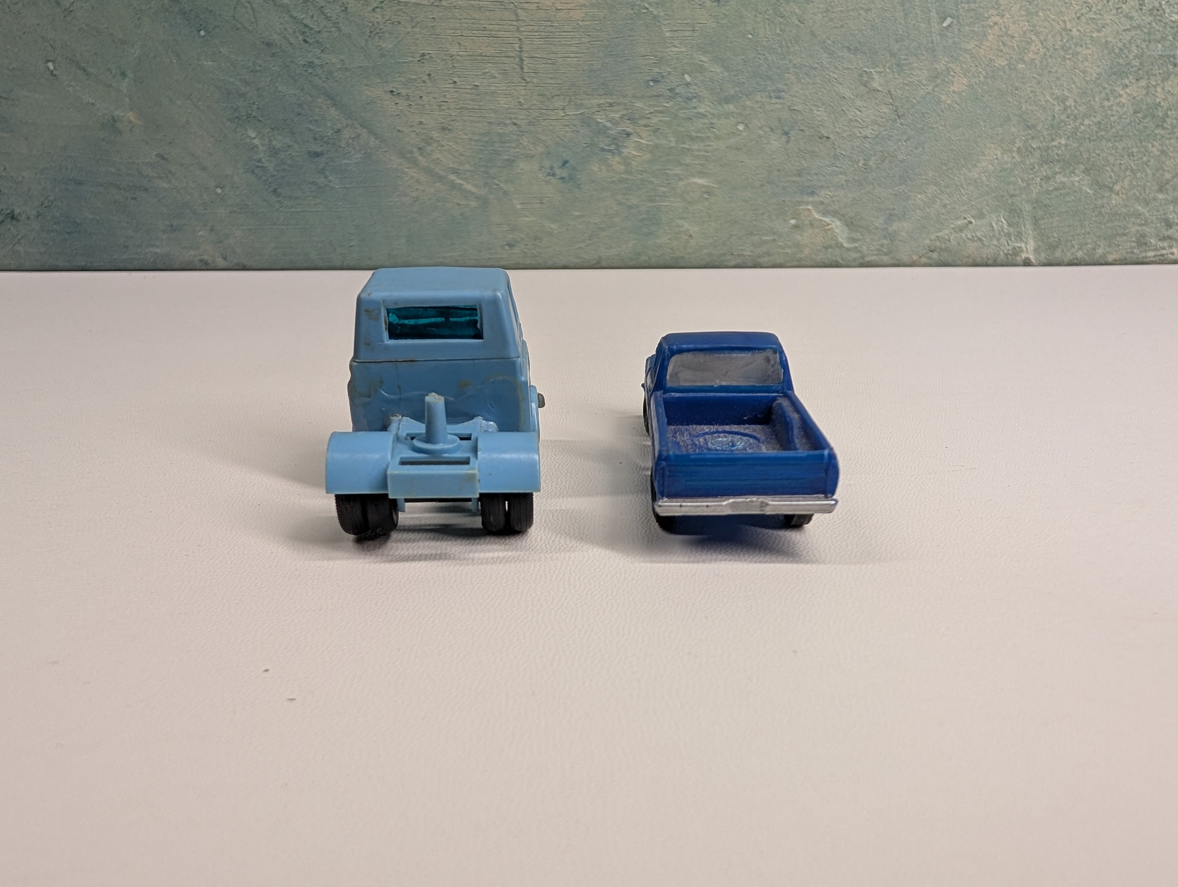 USED HO Scale 2 Blue Trucks