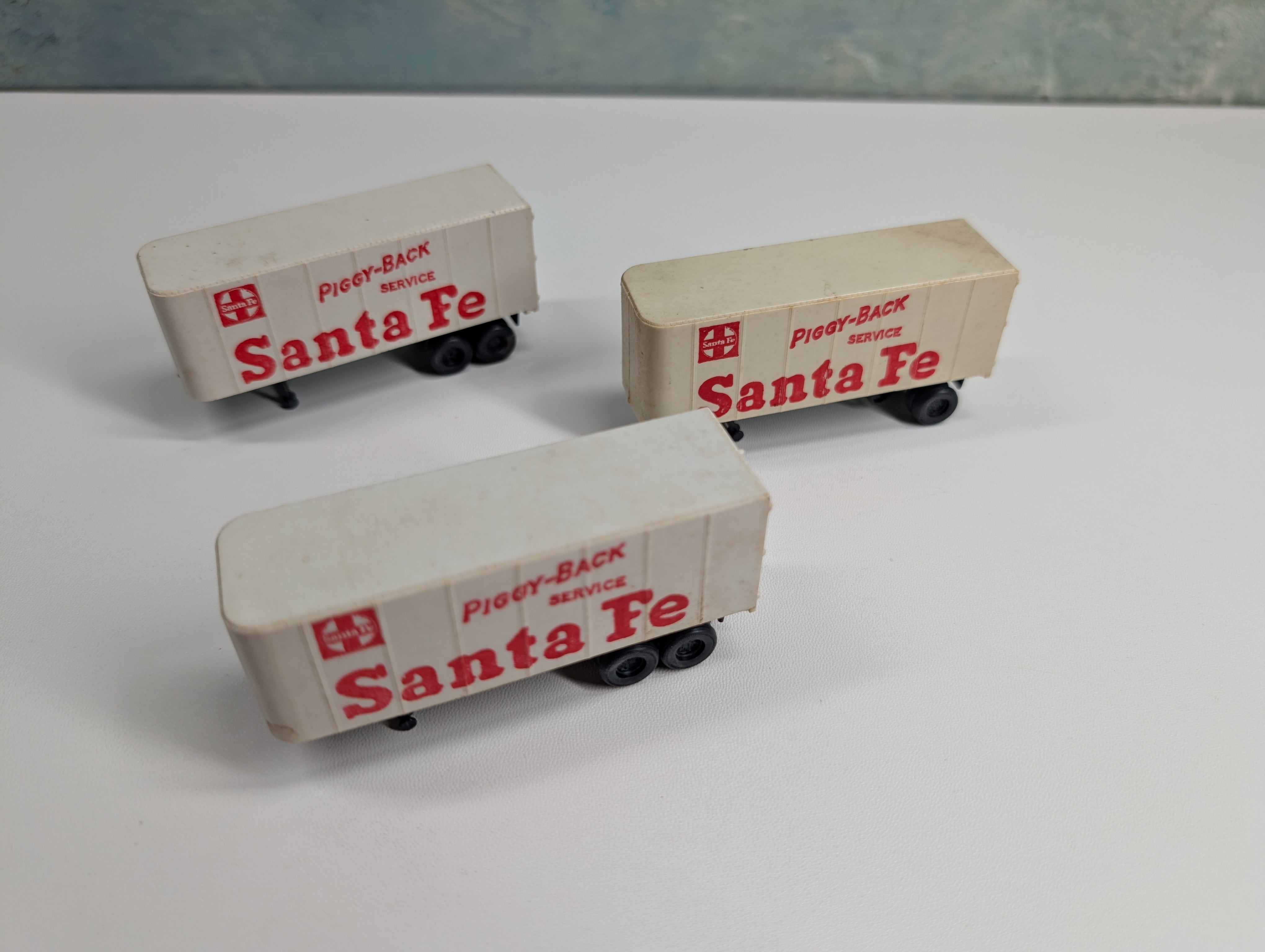 USED Tyco HO Scale Piggy Back Trailers Santa Fe (3 pcs)