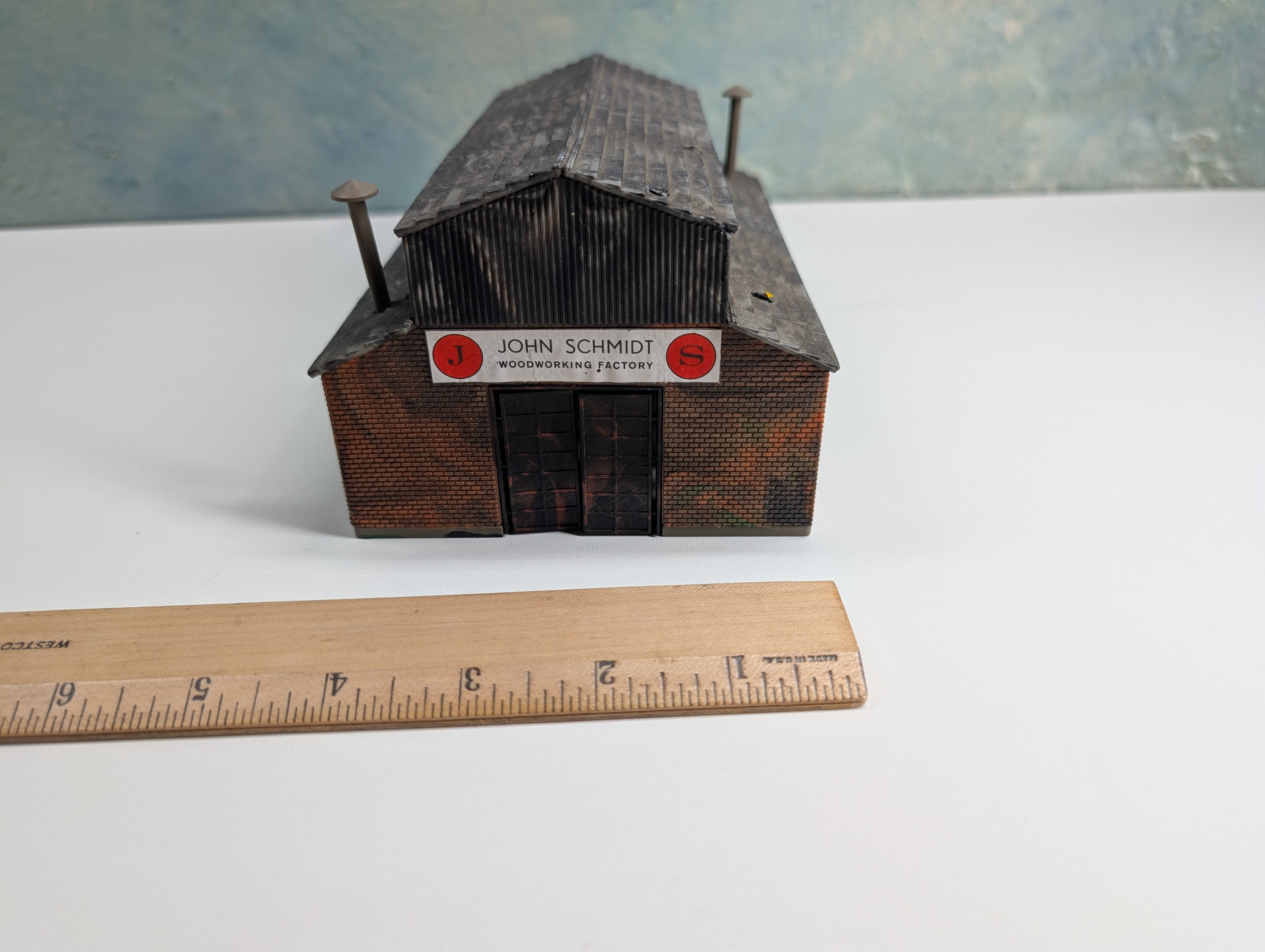 USED Heljan HO Scale John Schmidt Woodworking Factory, Brick