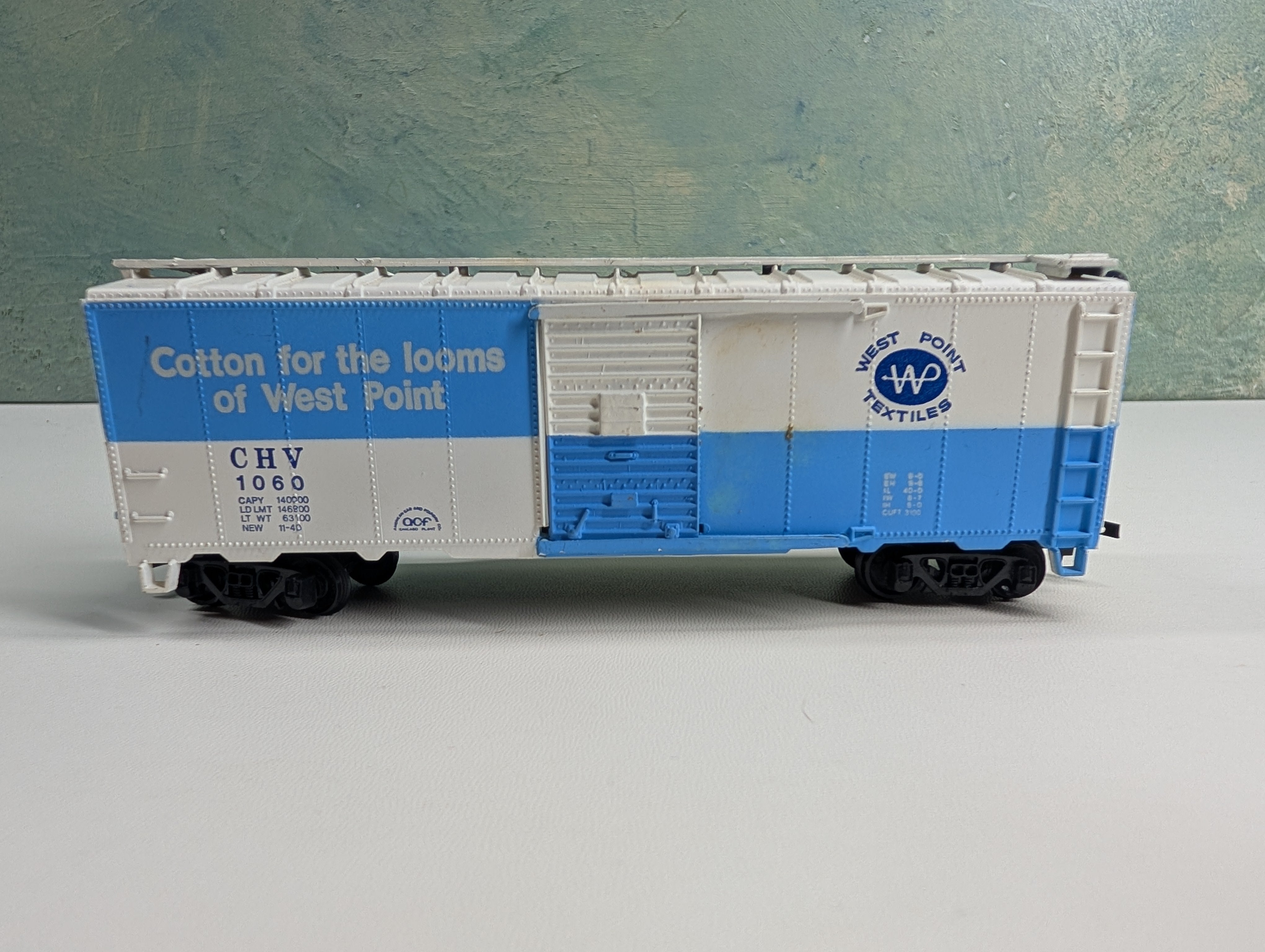 USED AHM HO Scale 40' Billboard Box Car West Point Textiles CHV #1060