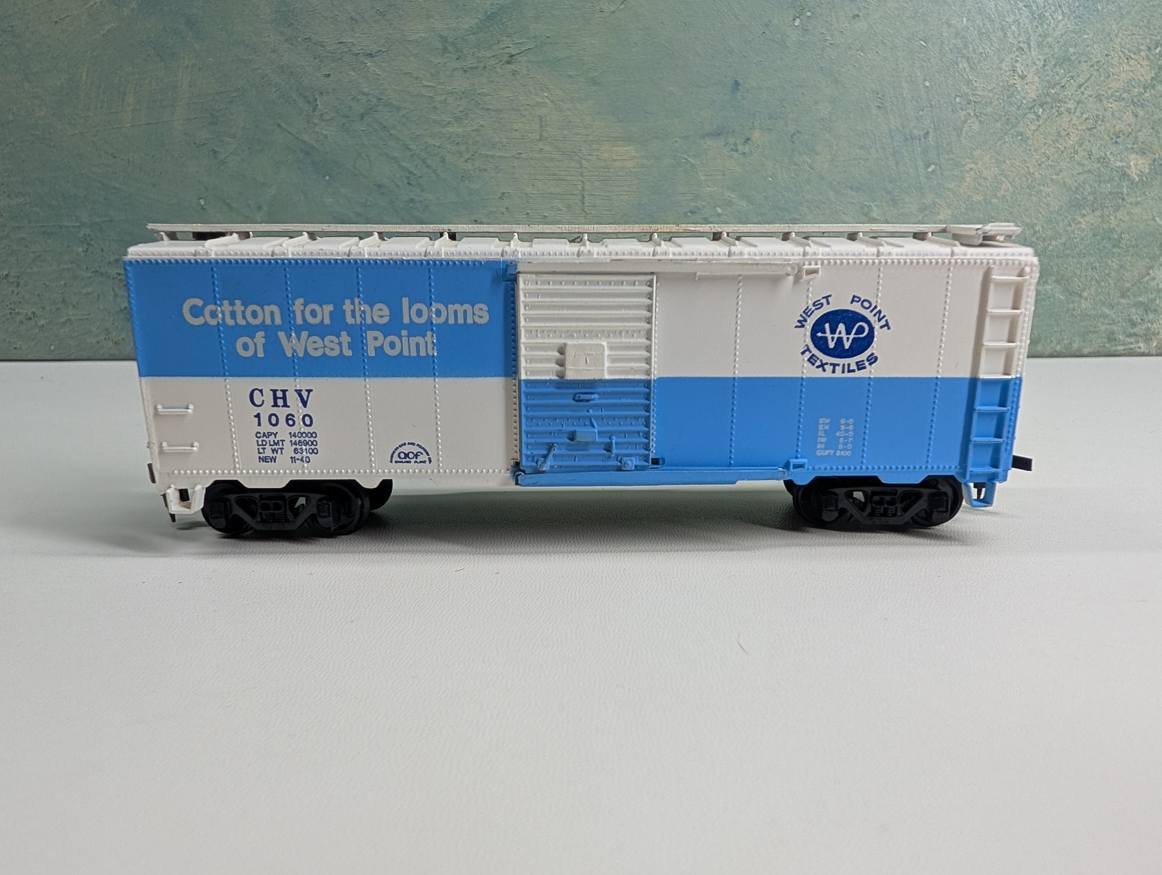 USED AHM HO Scale 40' Billboard Box Car West Point Textiles CHV #1060