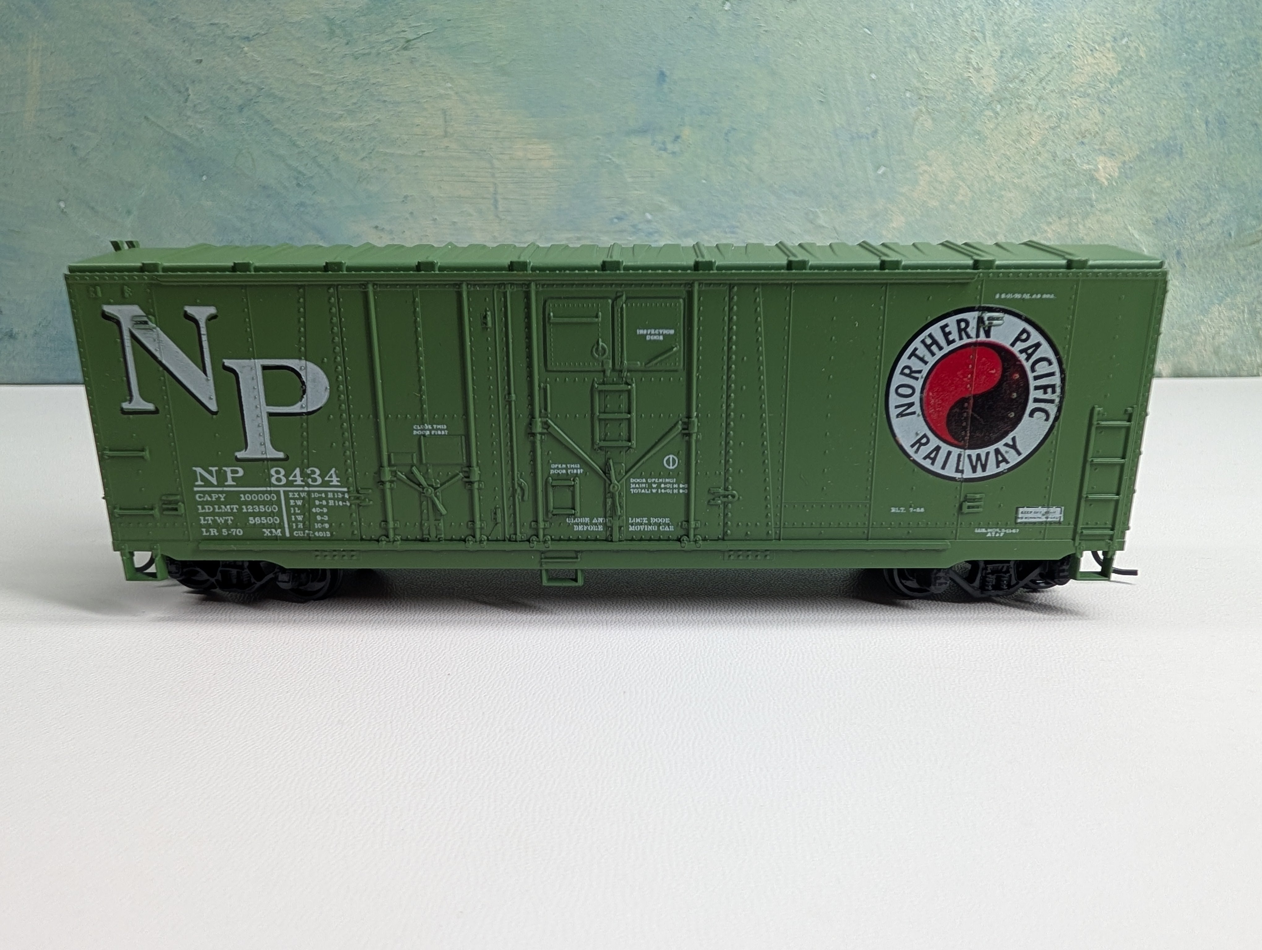 USED Athearn HO Scale 40' Box Car Northern Pacific NP #8434