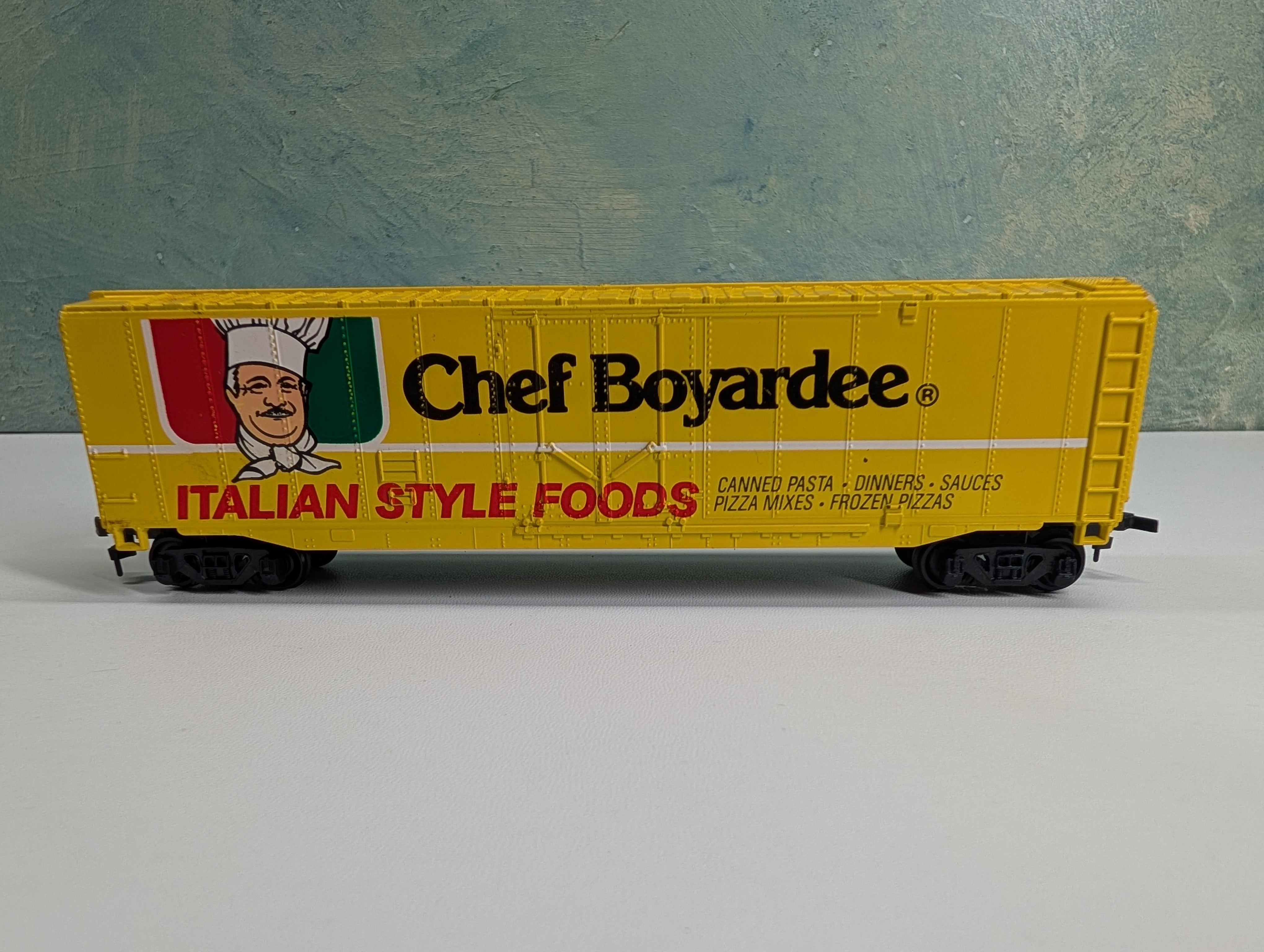 USED Bachmann HO Scale 50' Billboard Box Car Chef Boyardee