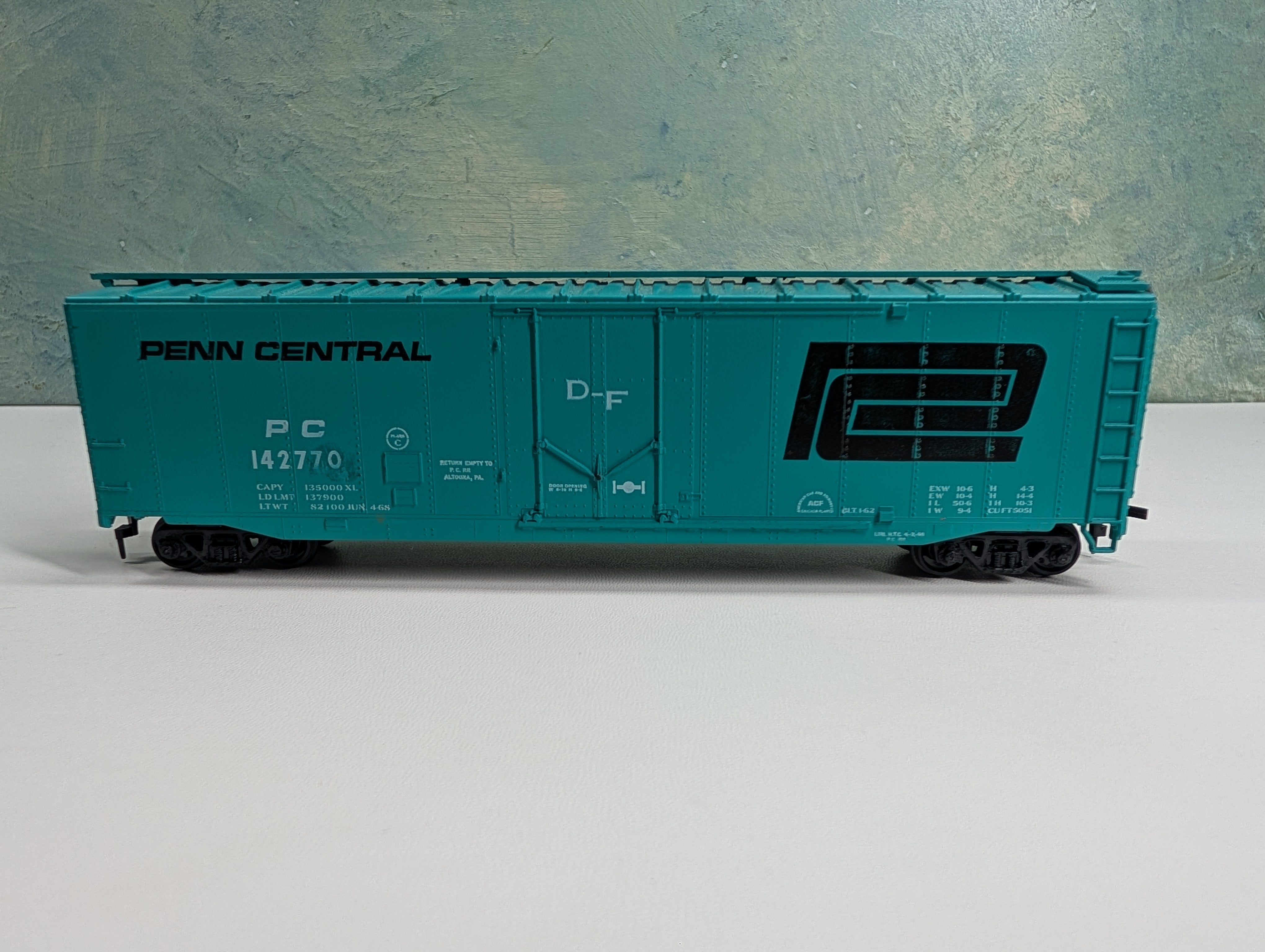 USED Athearn HO Scale 50' Box Car Penn Central PC #142770