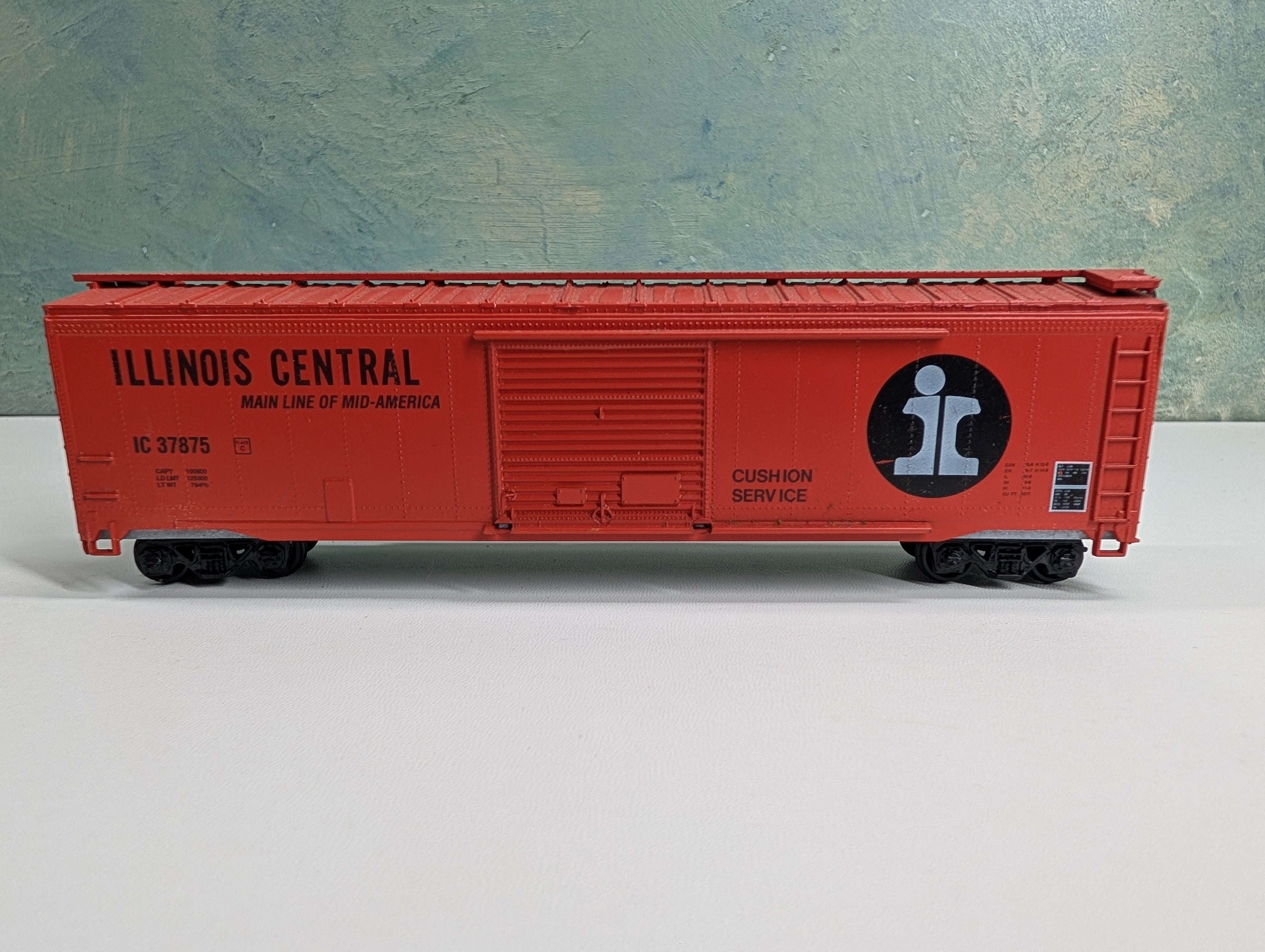 USED Roundhouse HO Scale 50' Box Car Illinois Central IC #37875