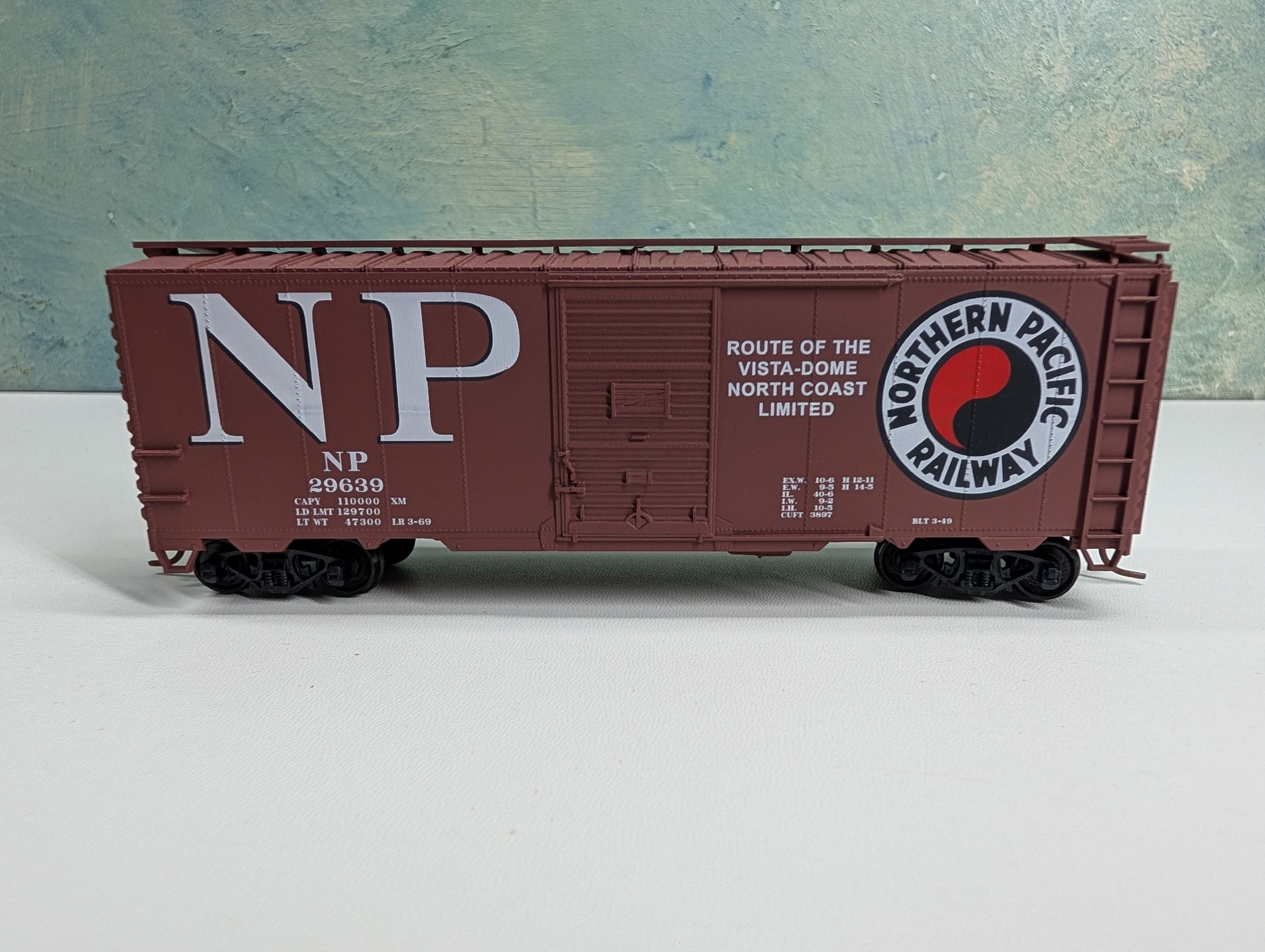 USED Accurail HO Scale 40' Box Car Northern Pacific NP #29639