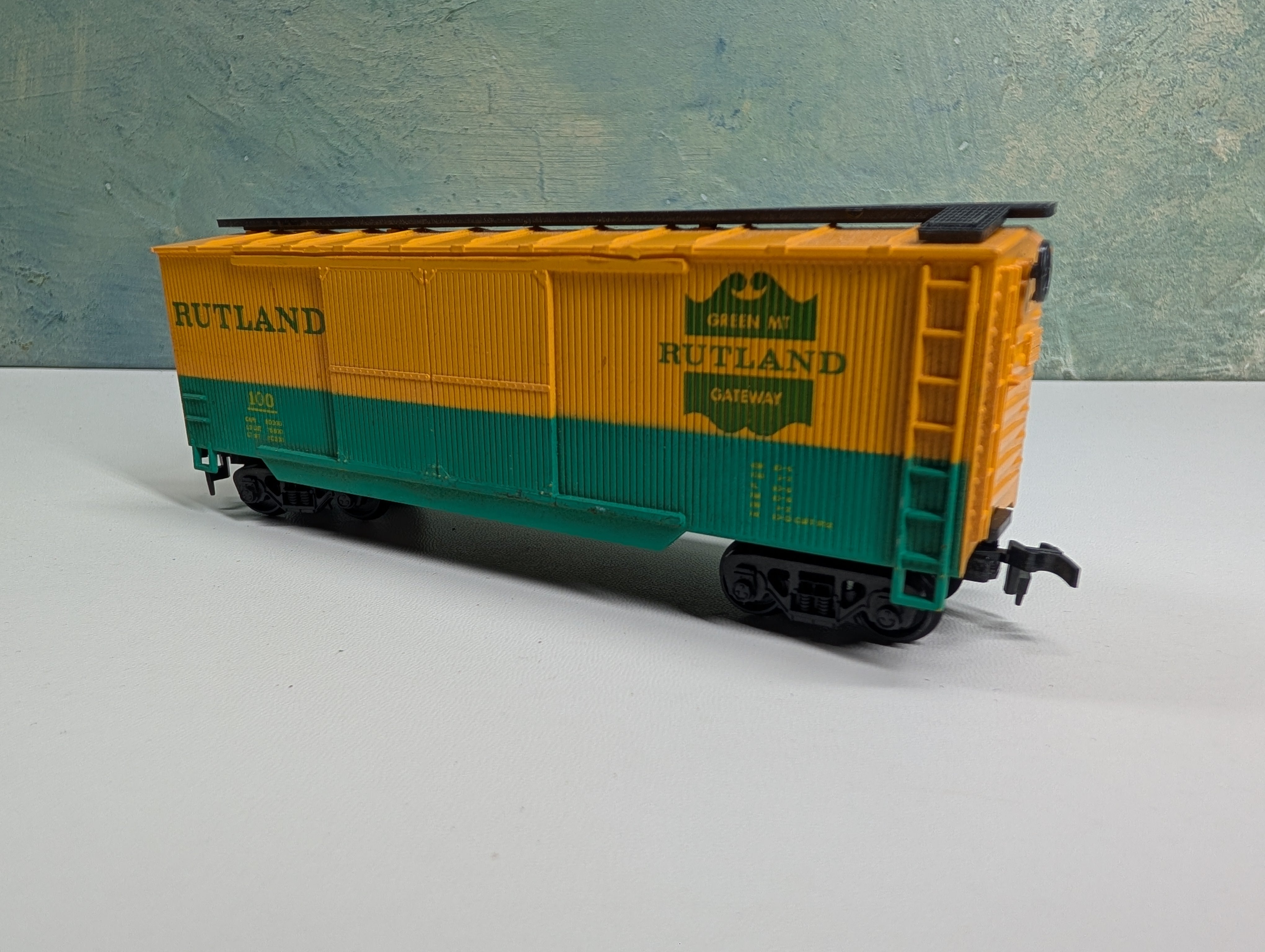 USED AHM HO Scale 40' Wooden Box Car Rutland #100