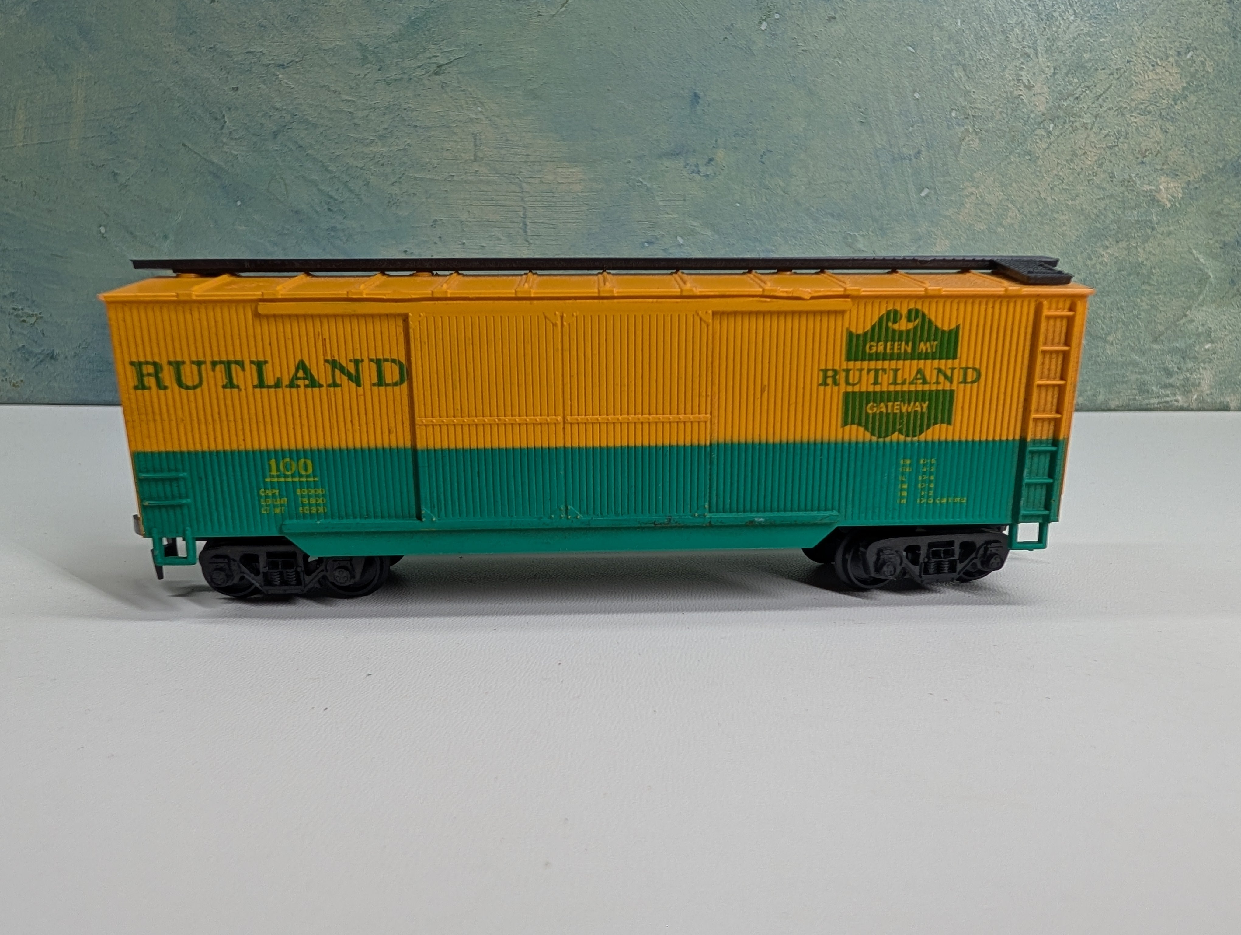 USED AHM HO Scale 40' Wooden Box Car Rutland #100