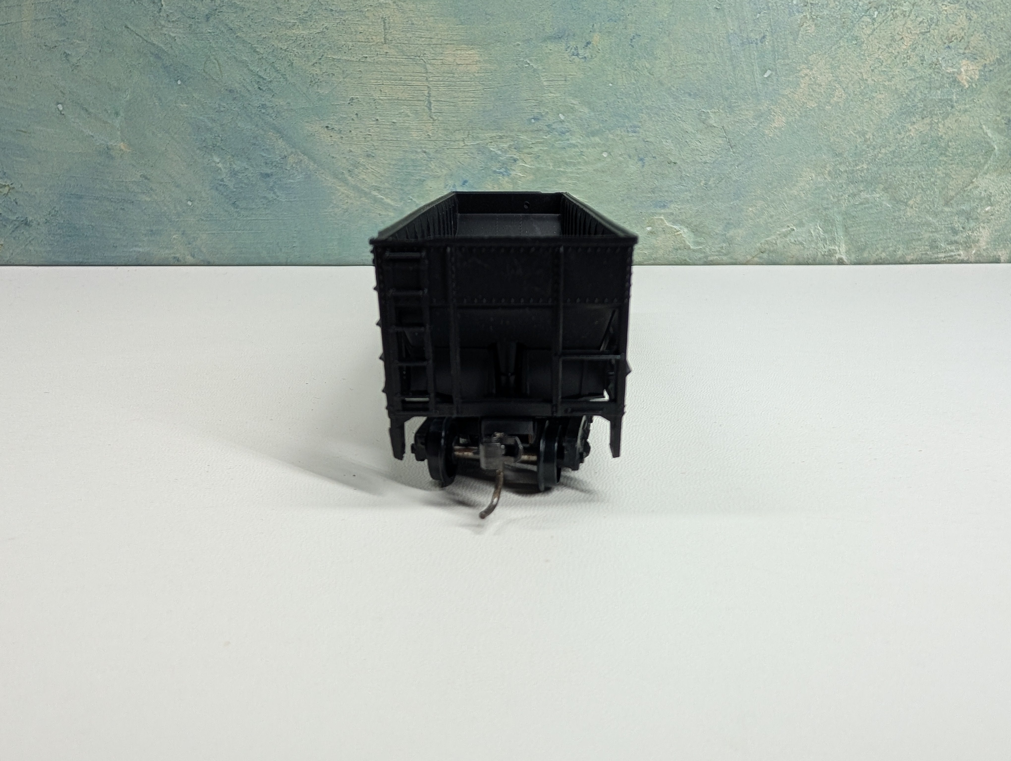 USED Athearn HO Scale Quad Hopper Illinois Central IC #85867 Roller Bearing Trucks