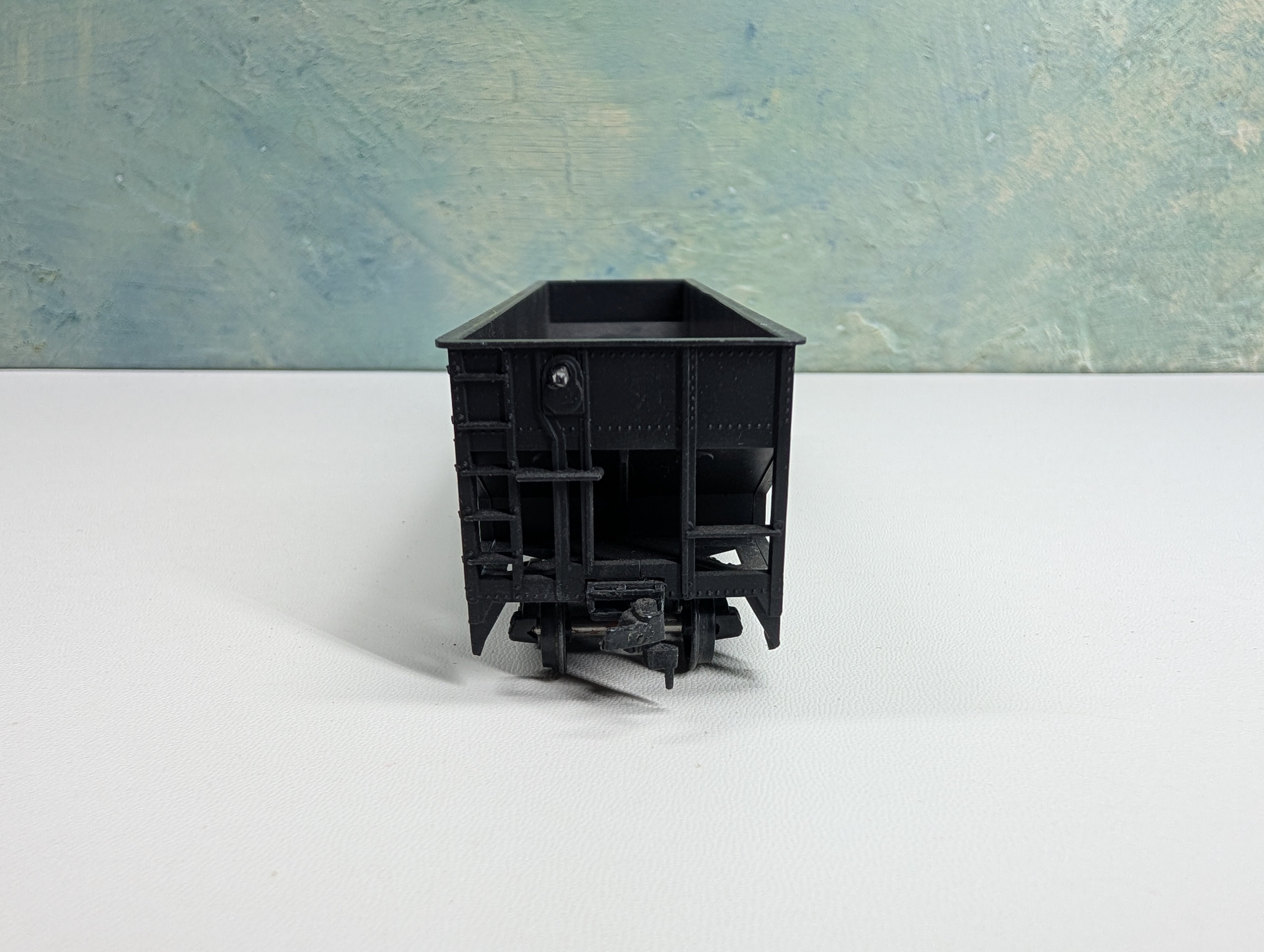 USED Roundhouse HO Scale 3 Bay Offset Hopper Illinois Central IC #66218