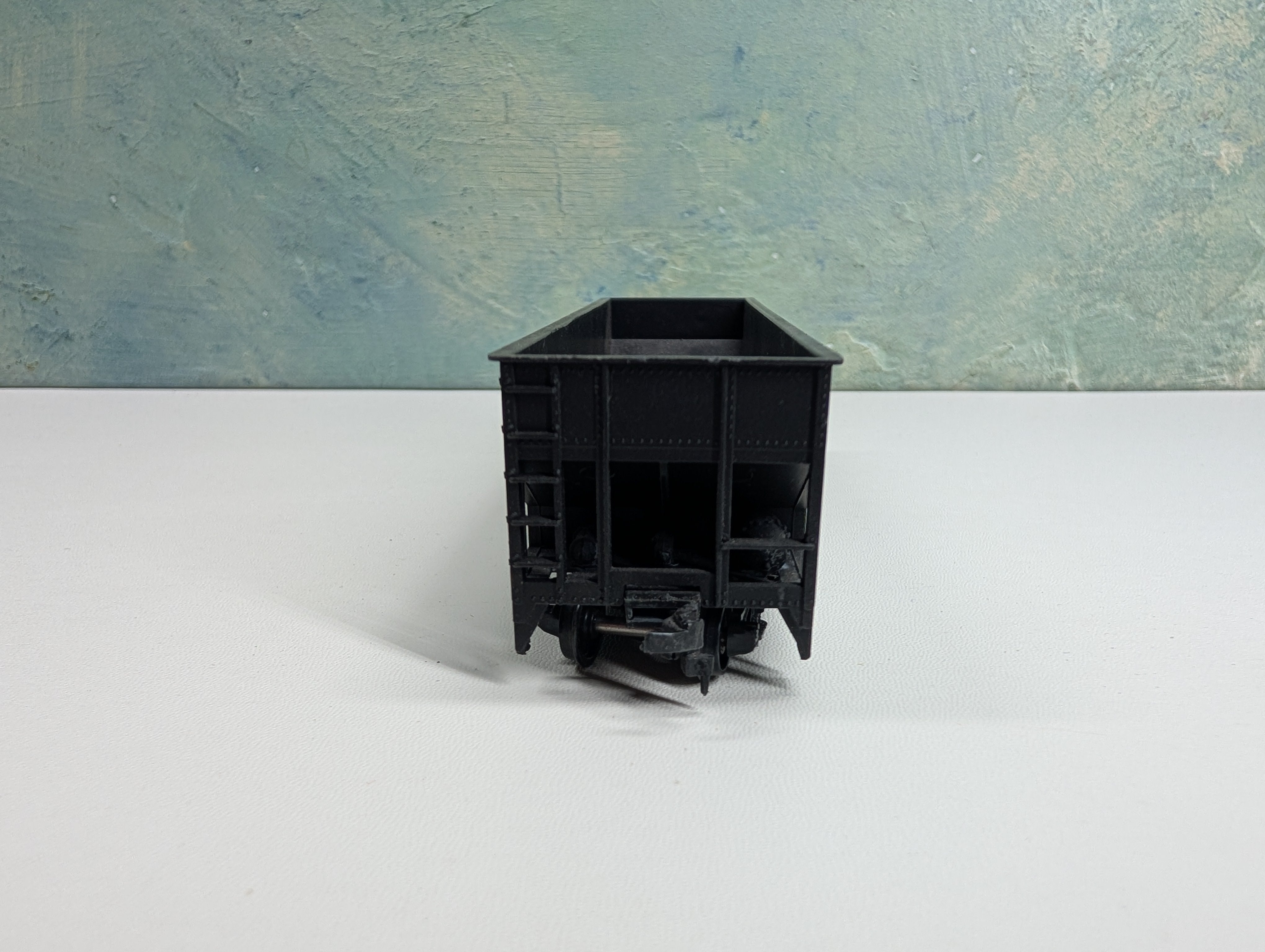 USED Roundhouse HO Scale 3 Bay Offset Hopper Illinois Central IC #66218