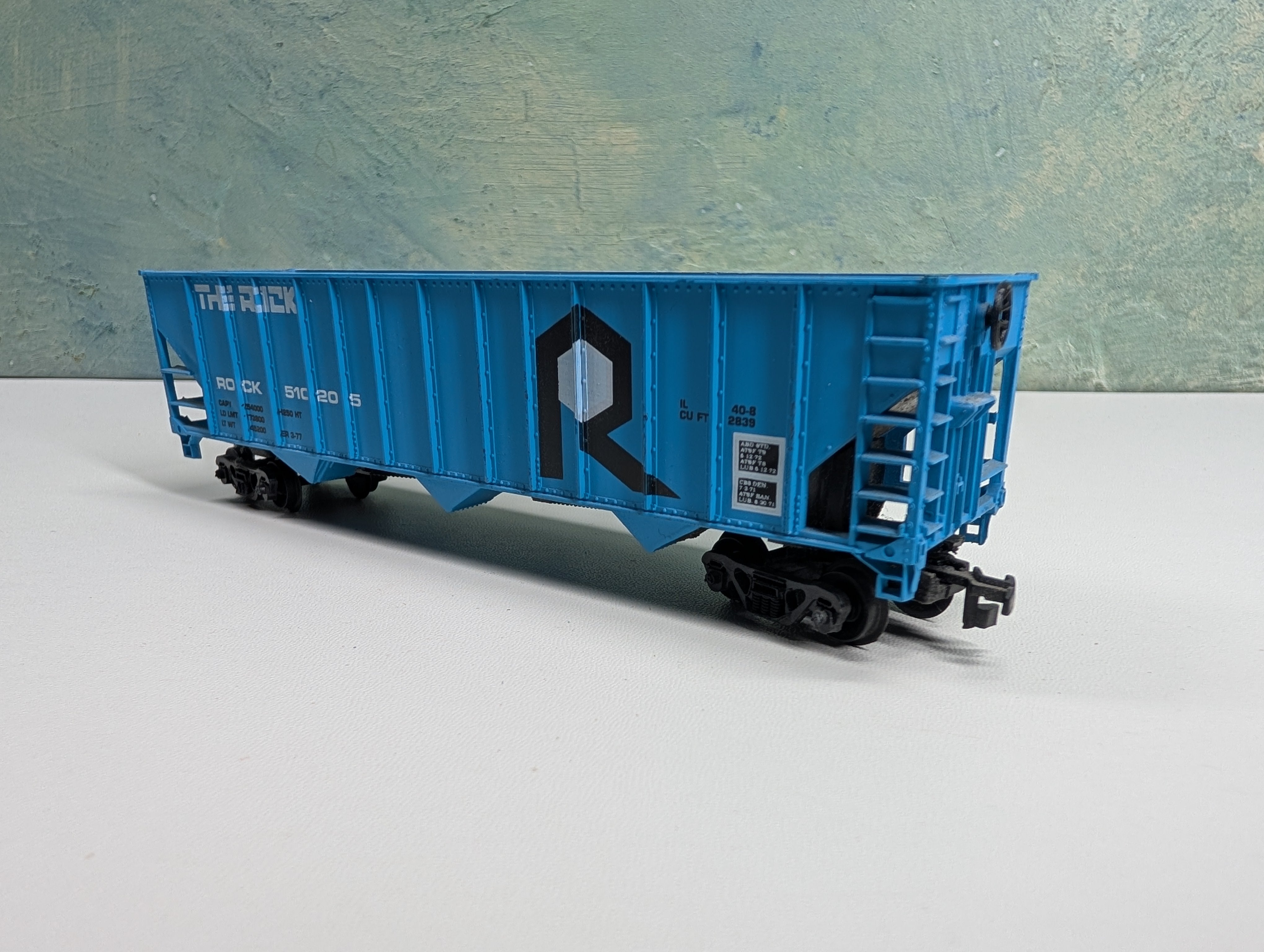 USED HO Scale 3 Bay Hopper Rock Island #510205