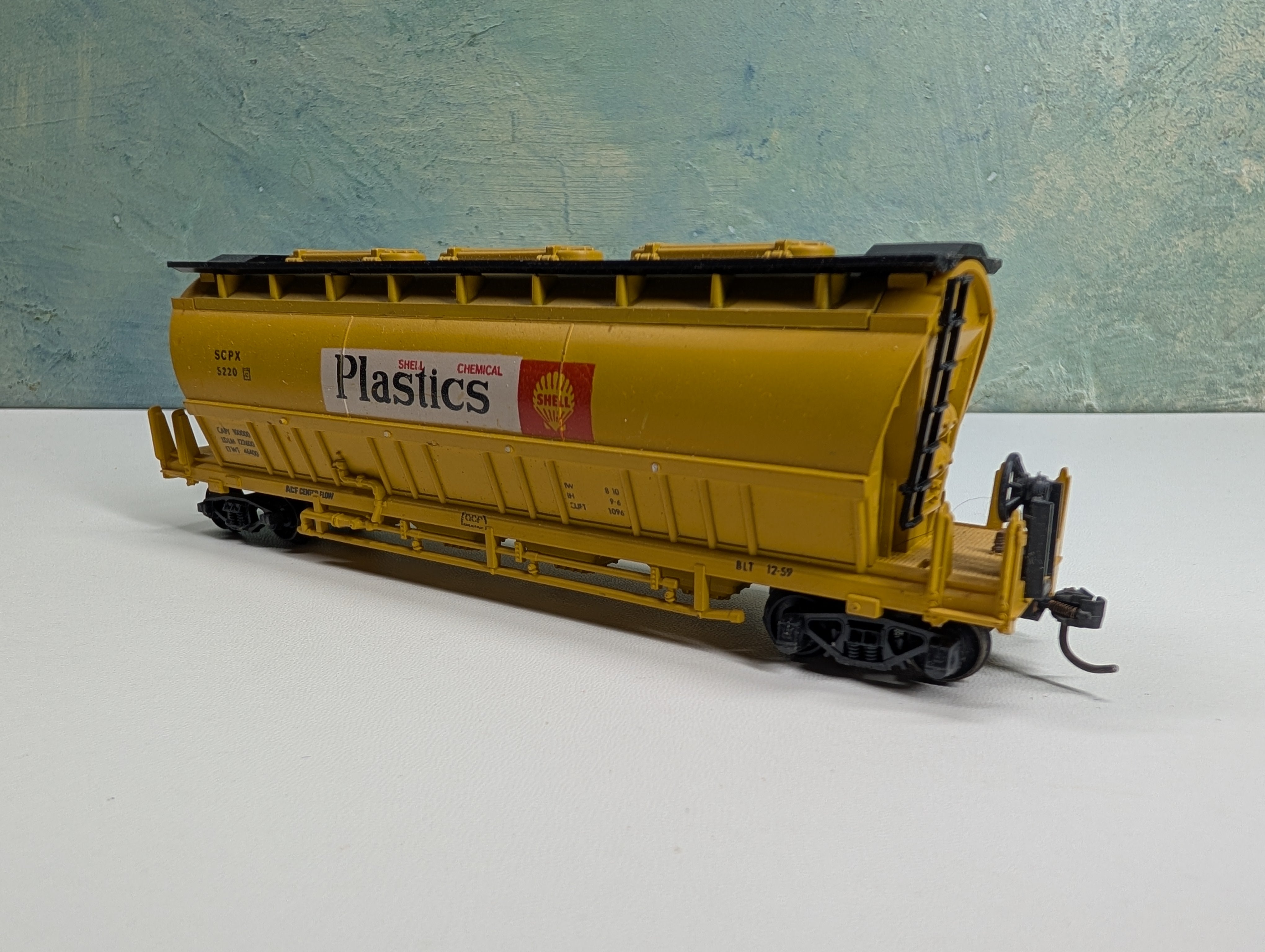 USED AHM HO Scale 4 Bay ACF Centerflow Shell Chemical SCPX #5220