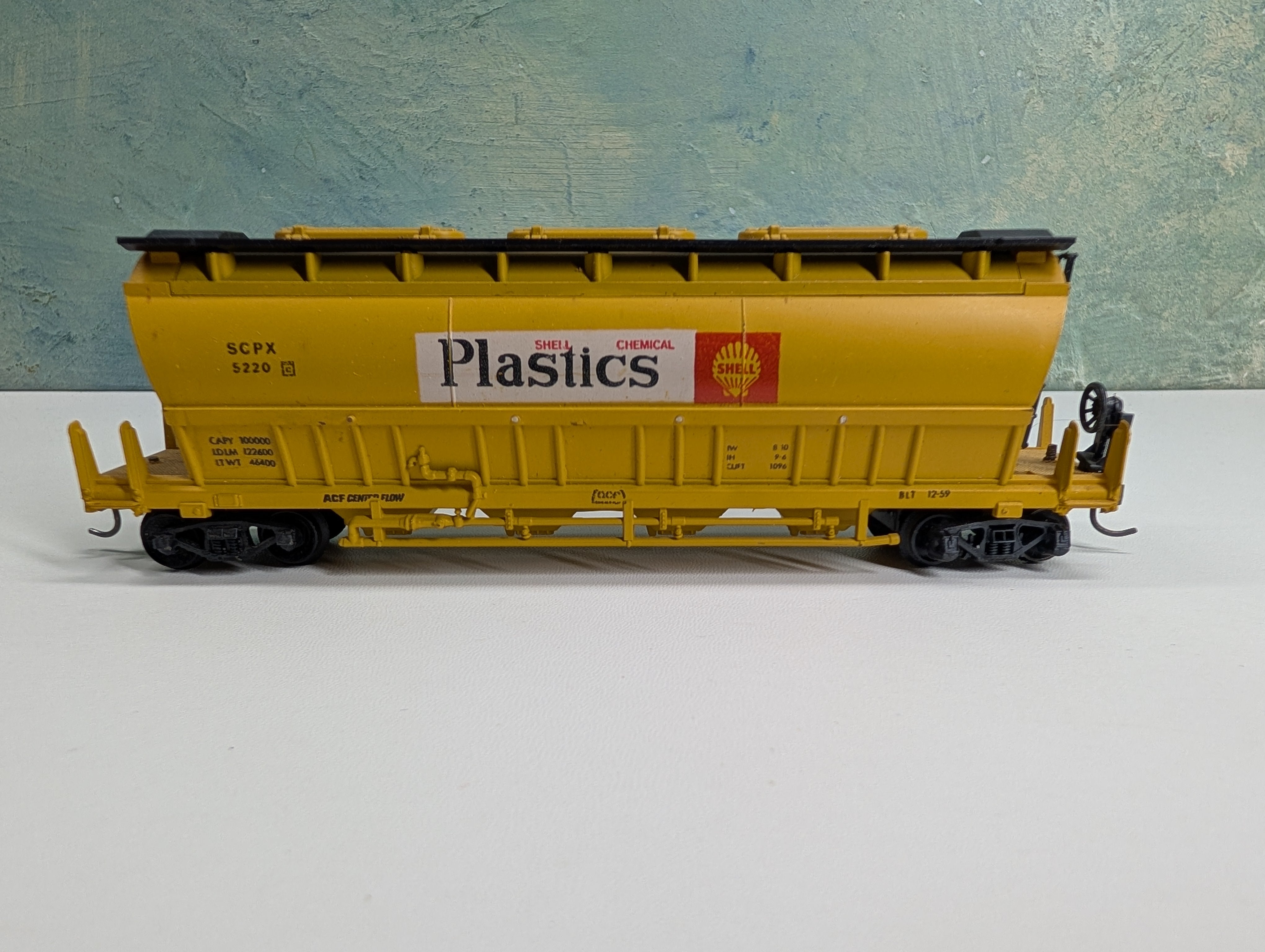 USED AHM HO Scale 4 Bay ACF Centerflow Shell Chemical SCPX #5220