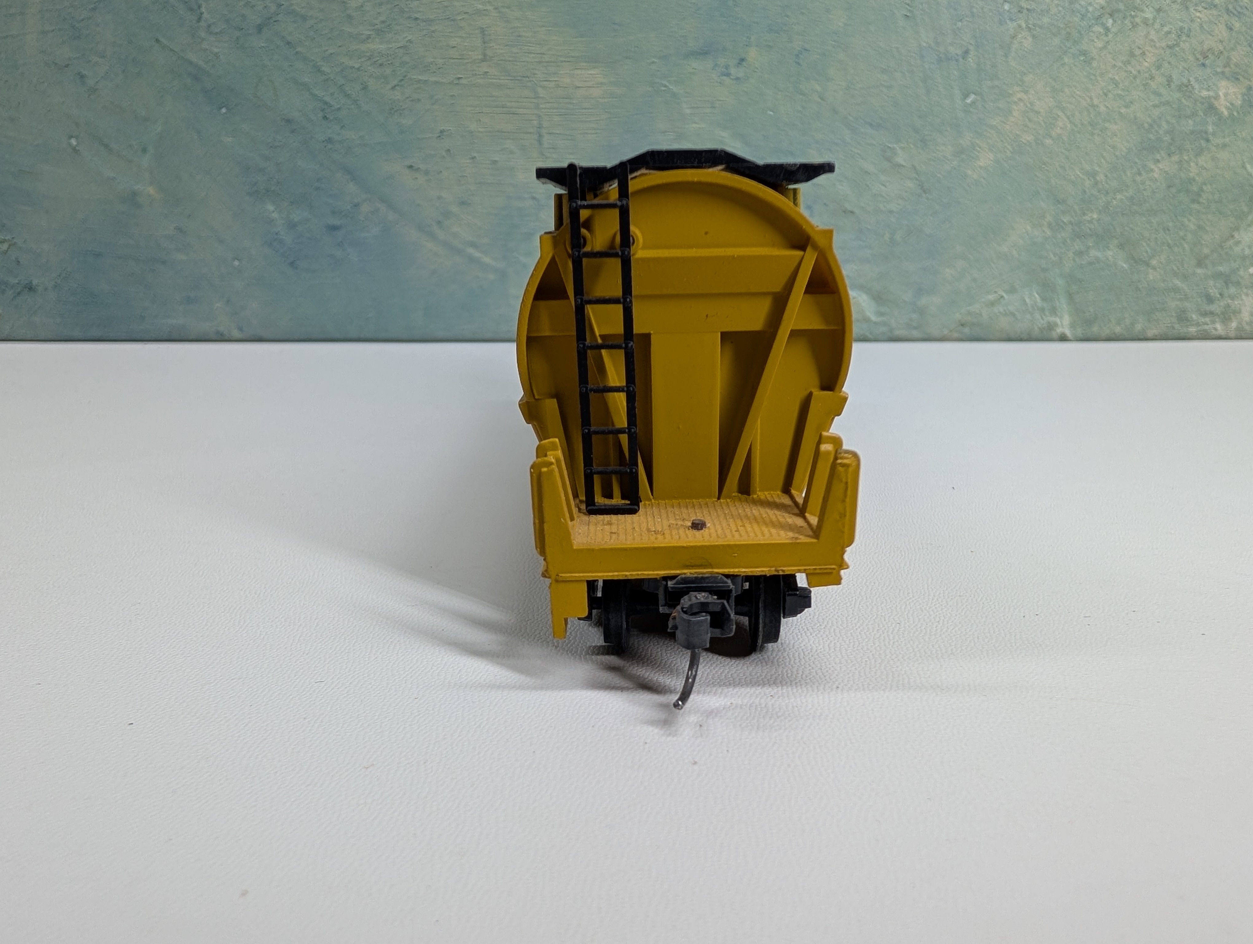 USED AHM HO Scale 4 Bay ACF Centerflow Shell Chemical SCPX #5220