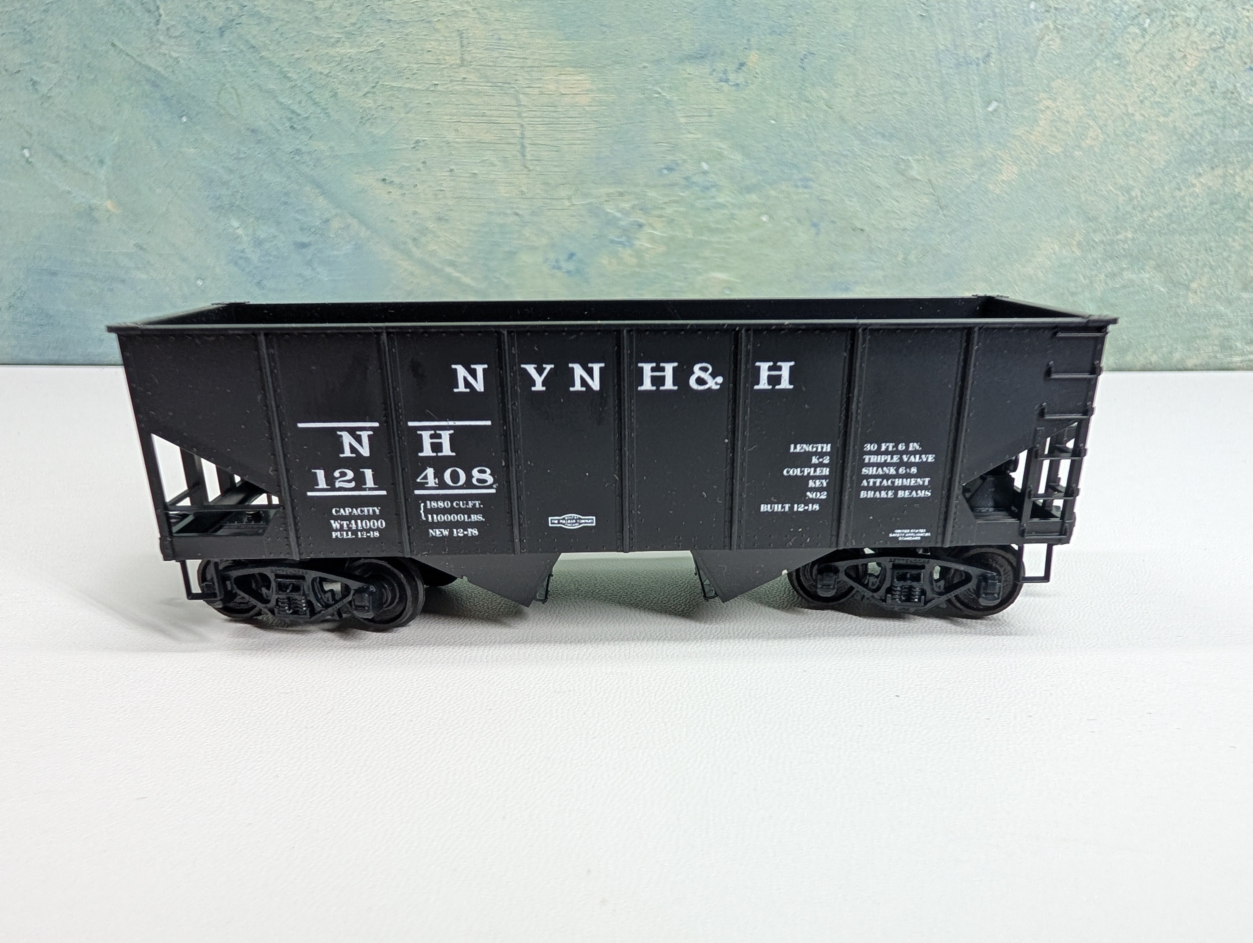 USED Accurail HO Scale 2 Bay Hopper New Haven NH #121408