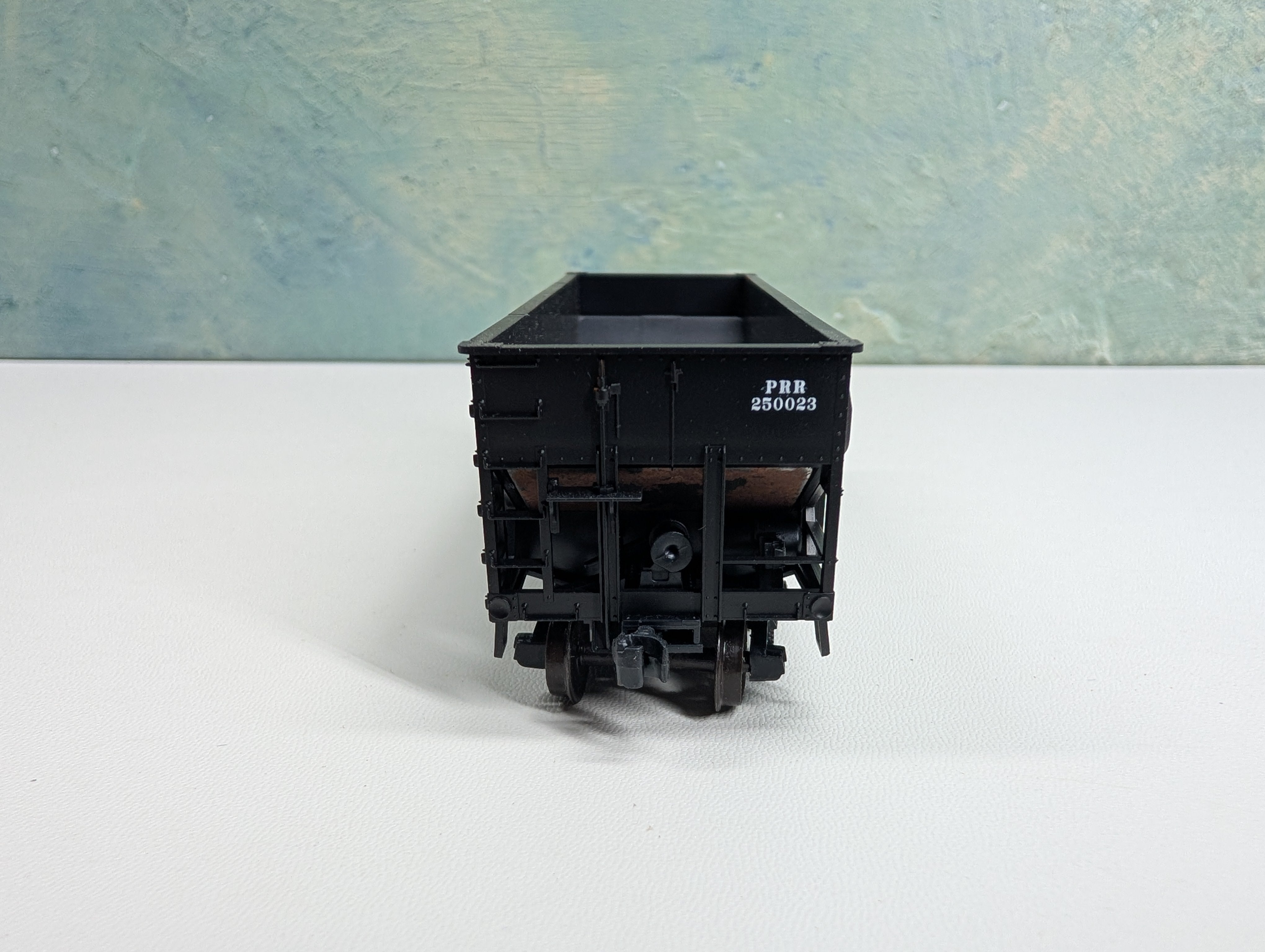 USED Accurail HO Scale 2 Bay Hopper Pennsylvania PRR #250023