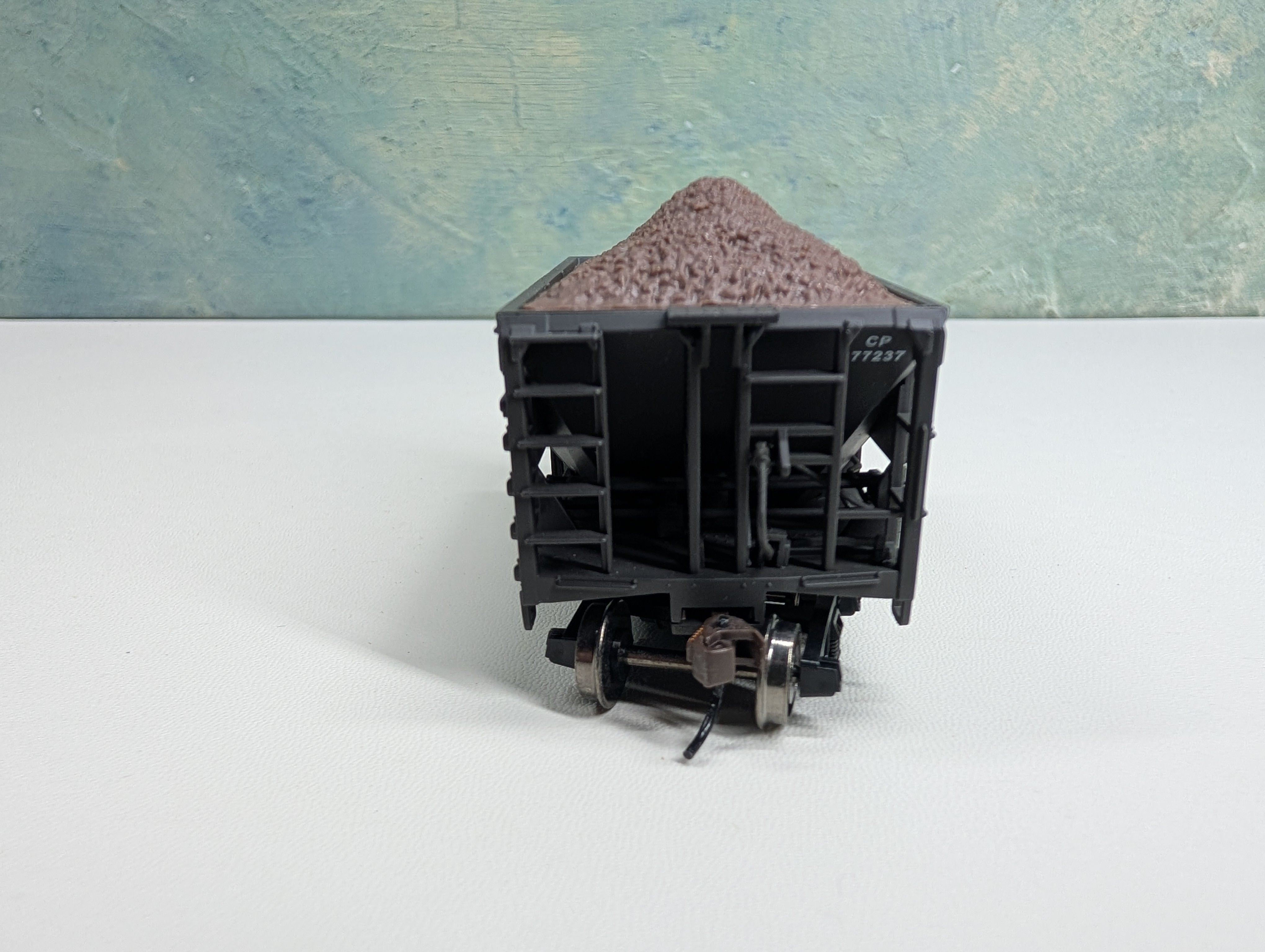 USED Model Power HO Scale Metal Ore Car w/ Load Canadian Pacific CP #377237