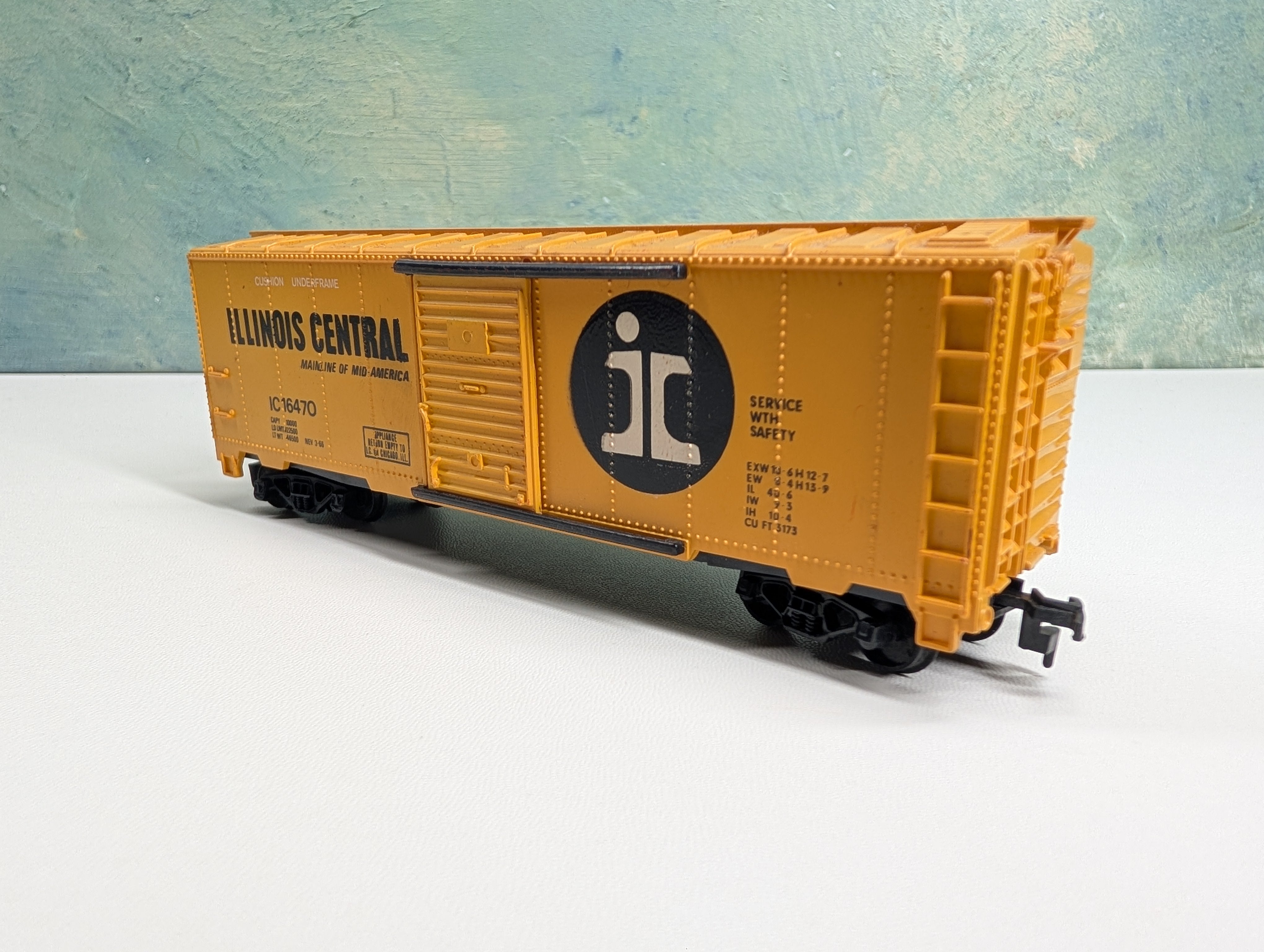 USED Tyco HO Scale 40' Box Car Illinois Central IC #16470