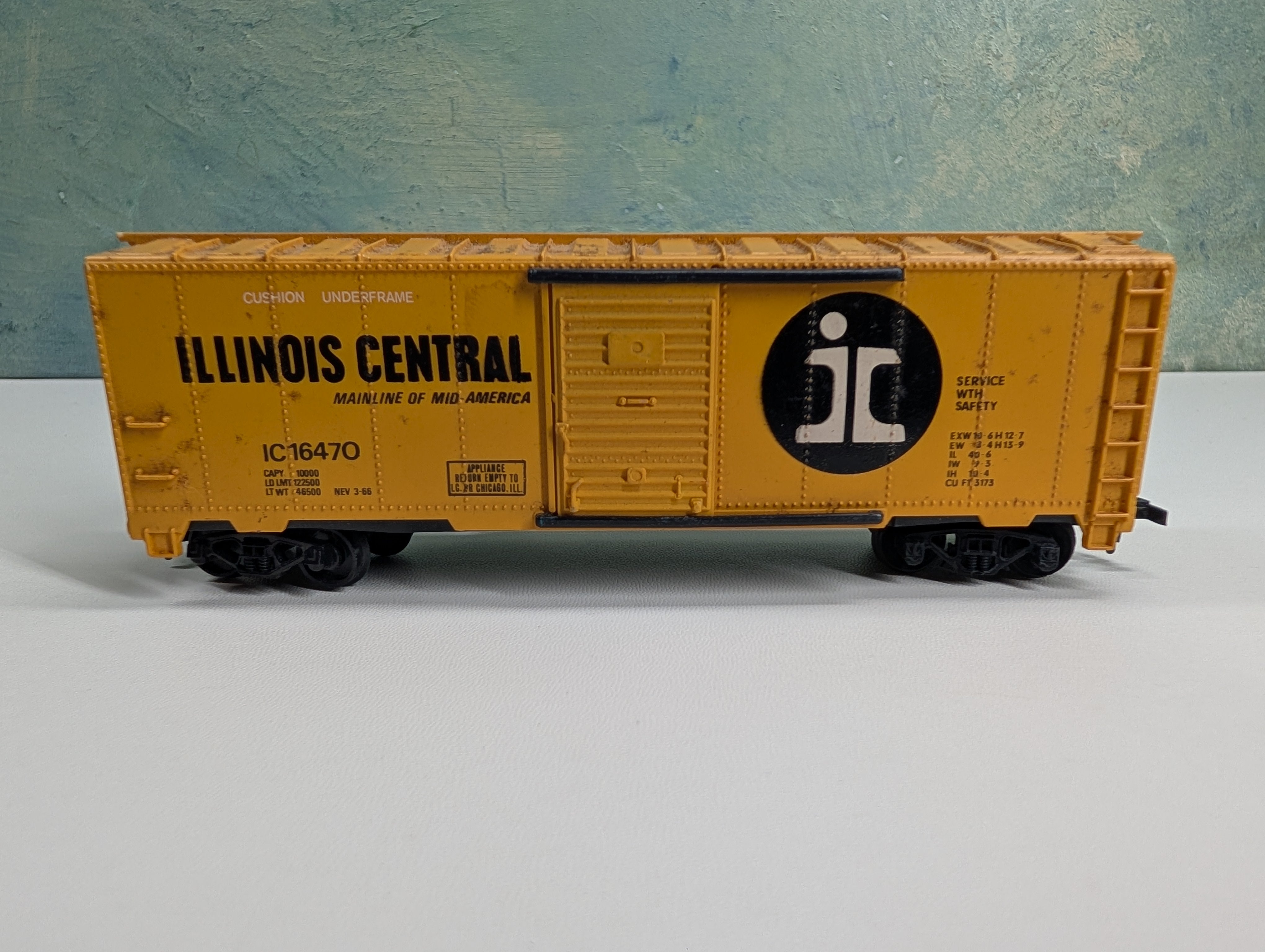 USED Tyco HO Scale 40' Box Car Illinois Central IC #16470