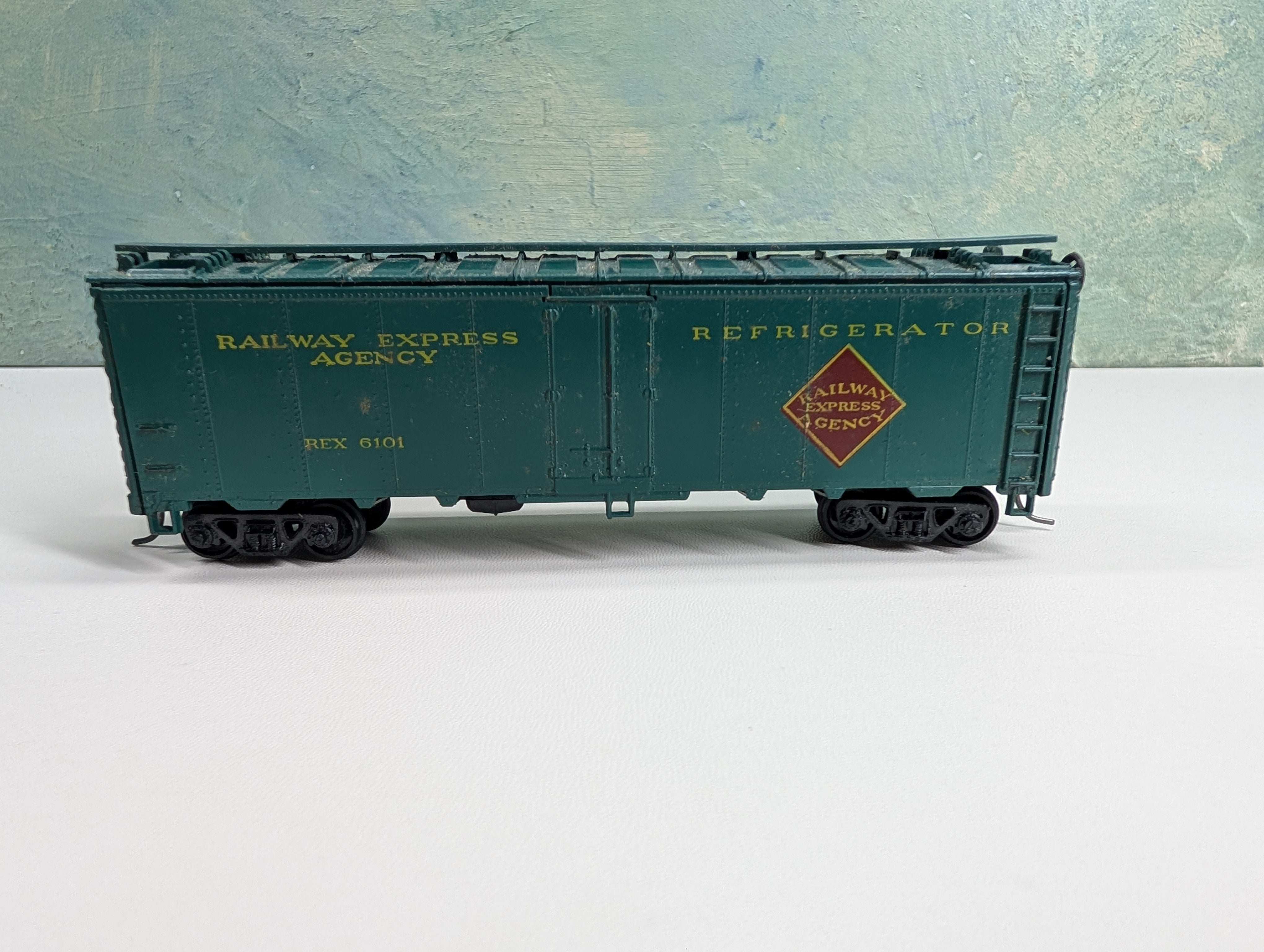USED Athearn HO Scale 40' Reefer Box Car Railway Express Agency REX #6101